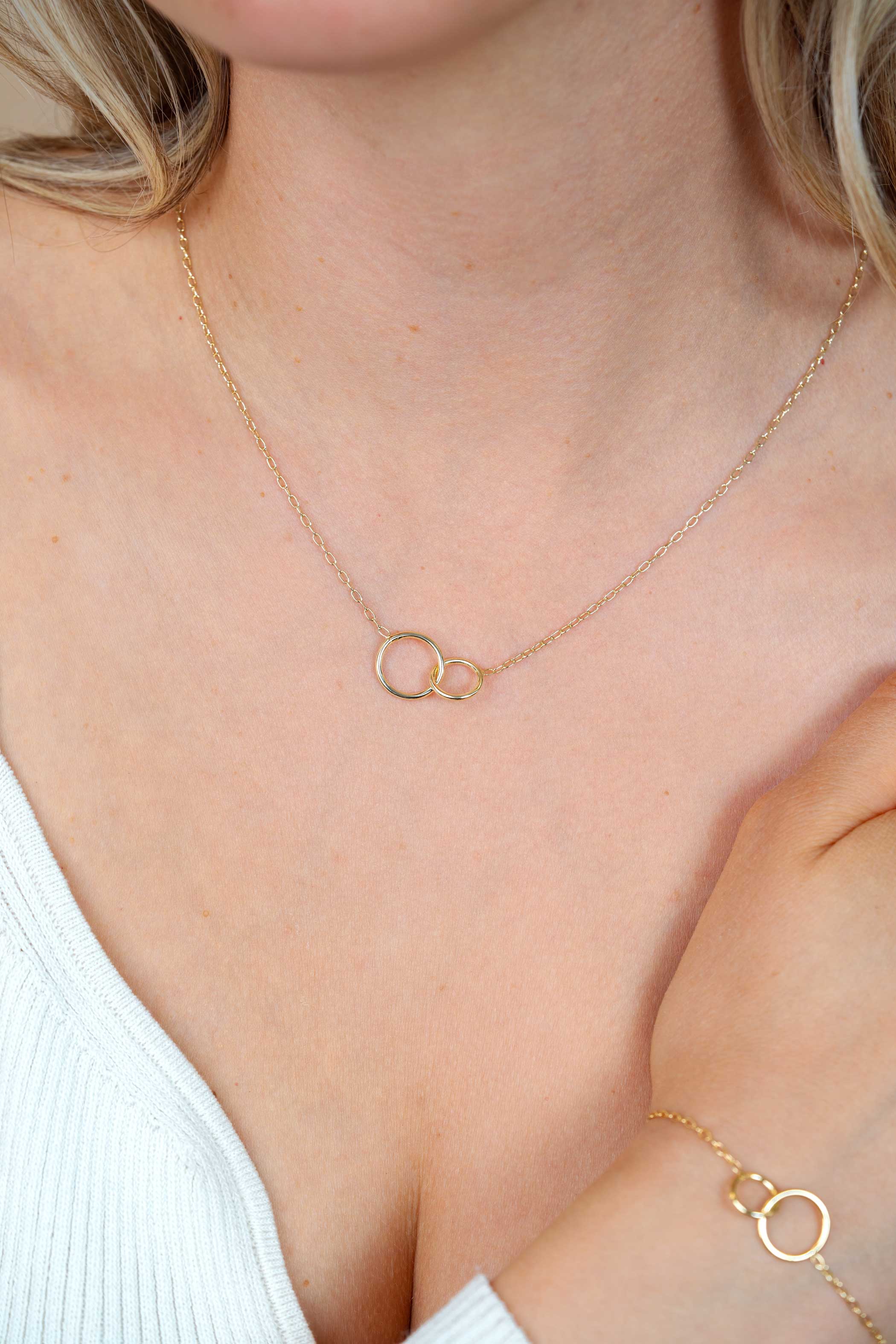 Giftset: Gold plated zilveren armband met bijpassende gold plated zilveren ketting 'Verbondenheid'. Een complete look in één giftset GIFTSET2275G