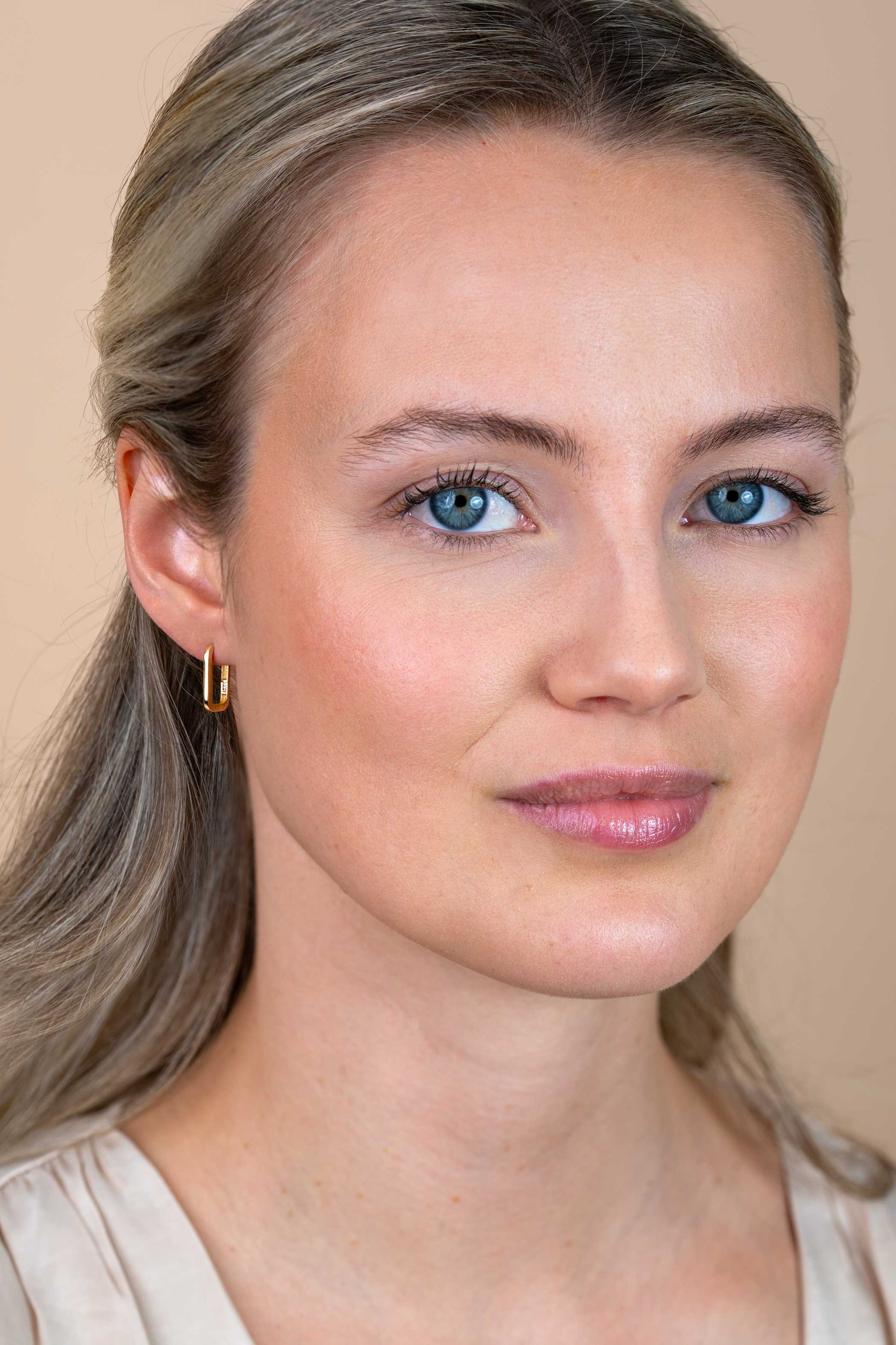 16mm ZINZI Gold 14 krt gouden rechthoekige oorringen met luxe klapsluiting 16mm x 2mm vierkante buis ZGO362