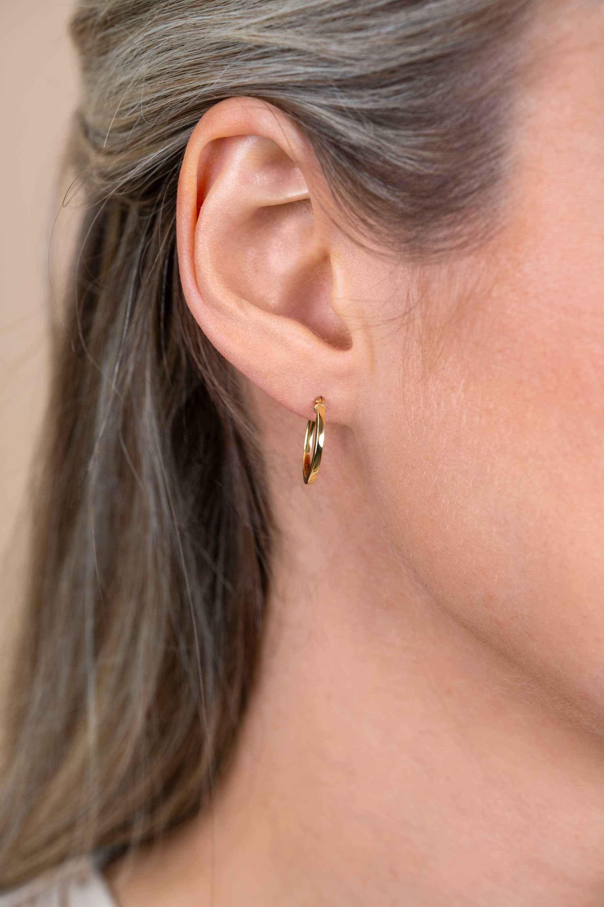 ZINZI Gold 14 karaat gouden oorringen vierkante buis 15 x 1,5mm ZGO305