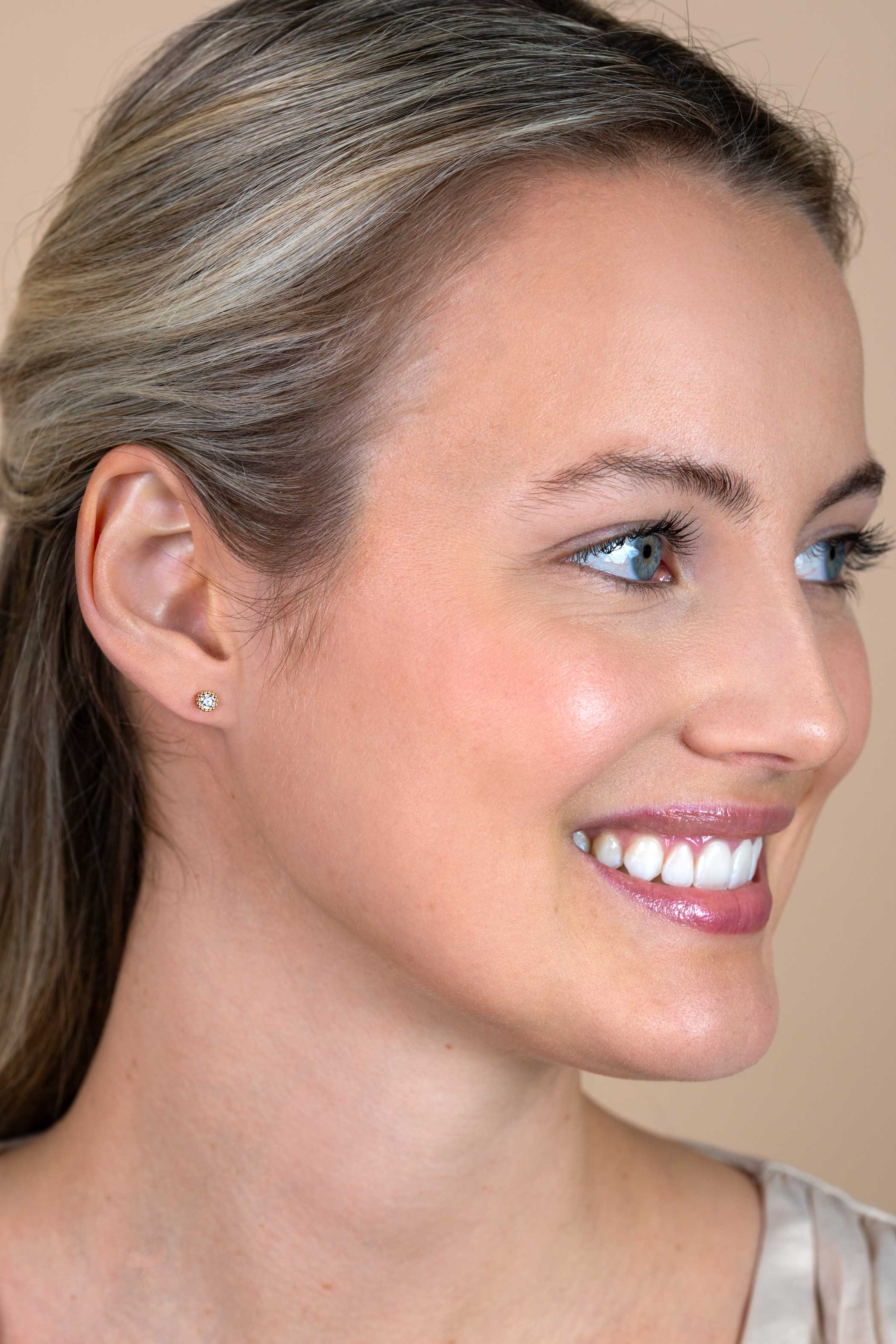 4,5mm ZINZI Gold 14 krt gouden oorknoppen bezet met witte zirconia in een bolletjes zetting ZGO319