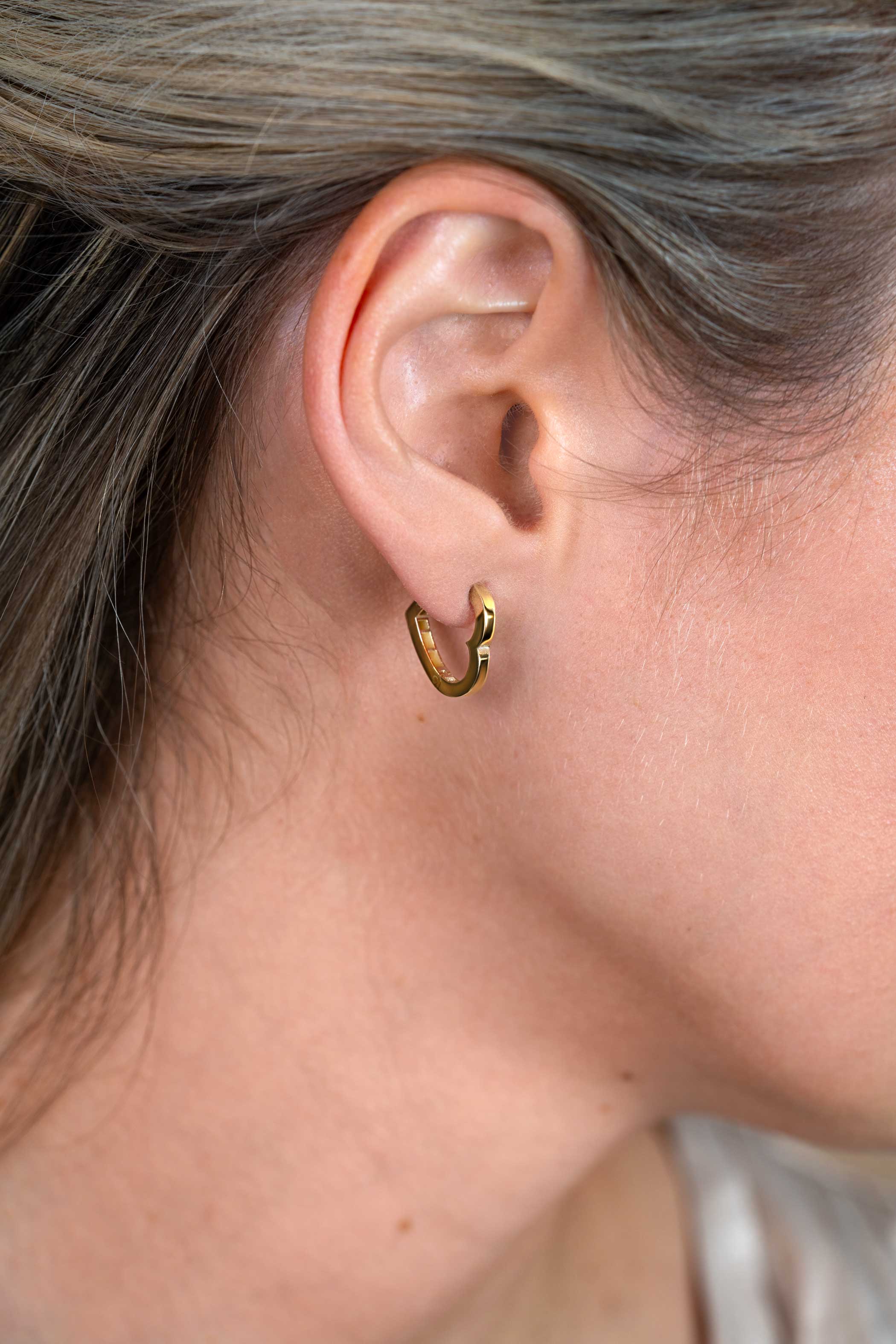 15mm ZINZI Gold 14 krt gouden oorringen in hartvorm met luxe klapsluiting 2mm vierkante buis ZGO574
