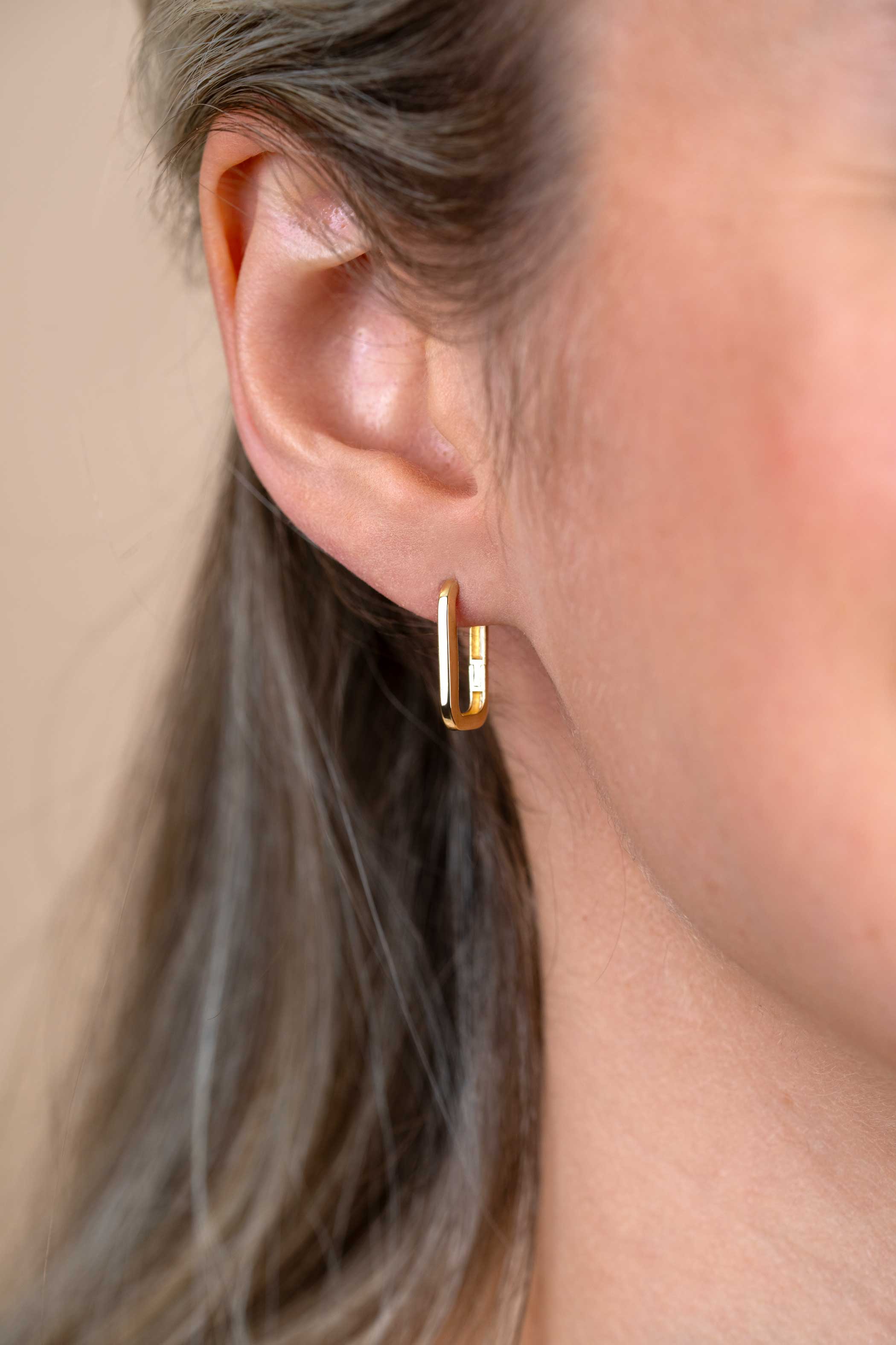 16mm ZINZI Gold 14 krt gouden rechthoekige oorringen met luxe klapsluiting 16mm x 2mm vierkante buis ZGO362