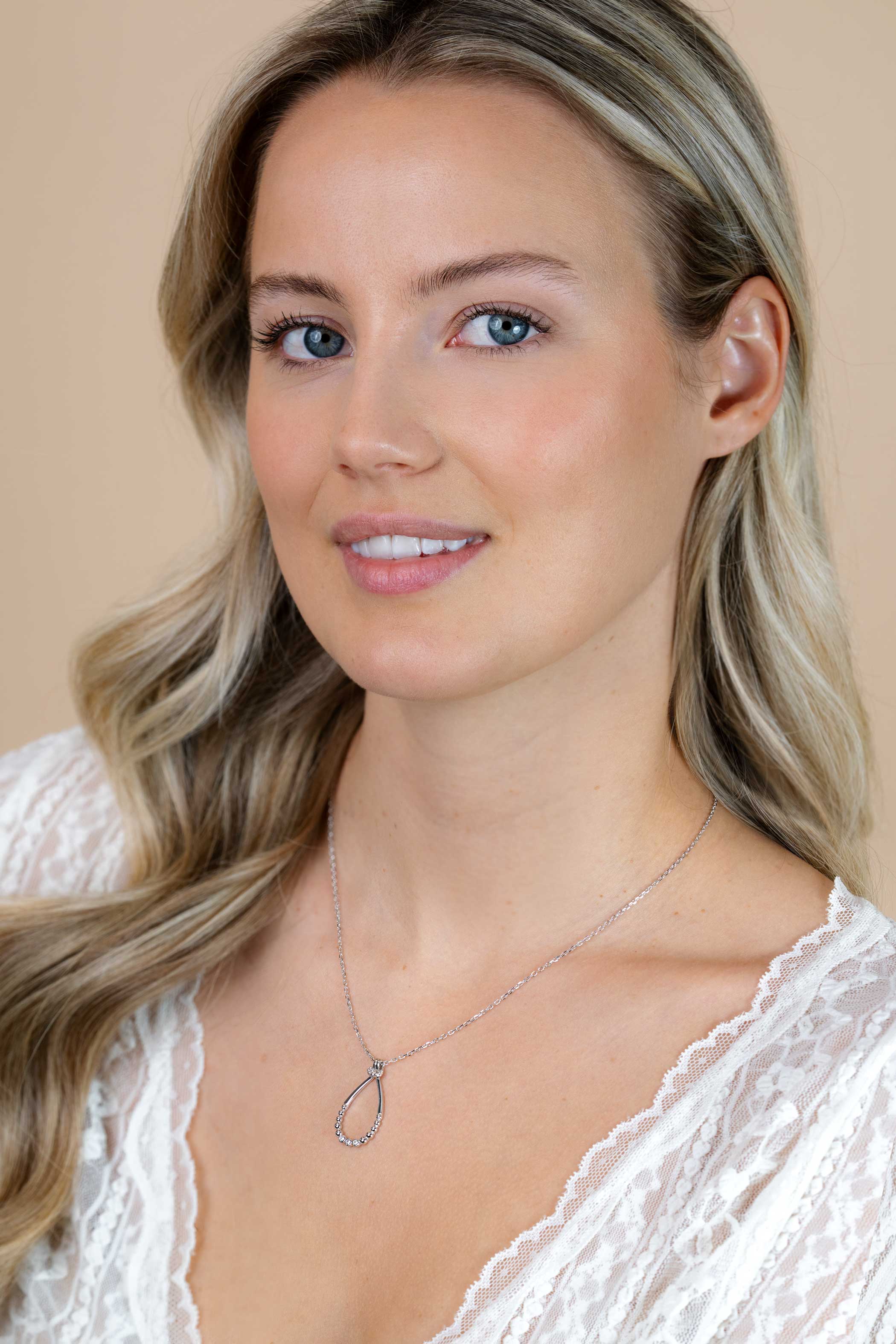 ZINZI zilveren ketting 45cm met open druppelvormige hanger, met bolletjes en drie witte zirkonia’s ZIC2839