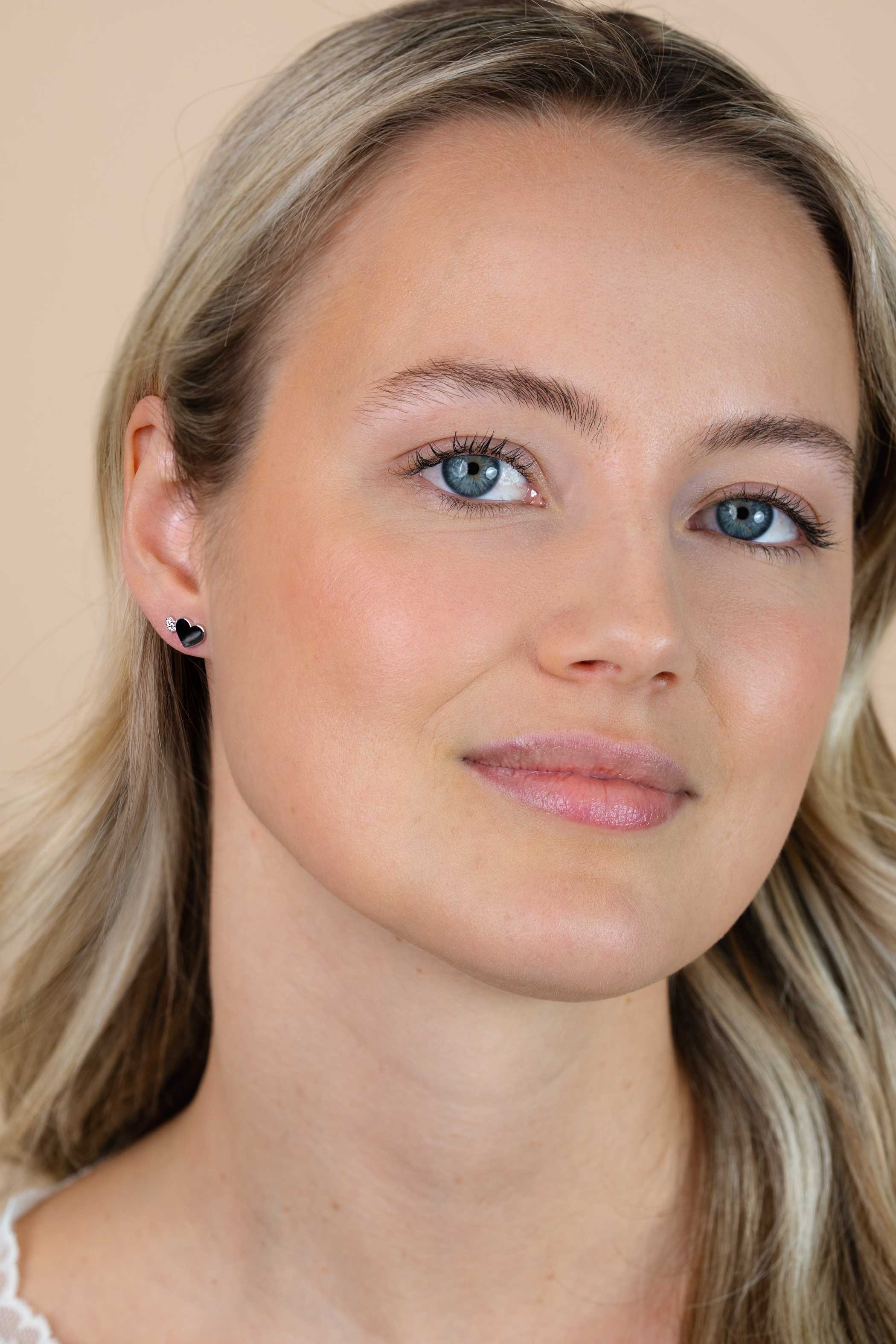 ZINZI zilveren oorknoppen 10mm hartjes glad en witte zirconia's ZIO2137