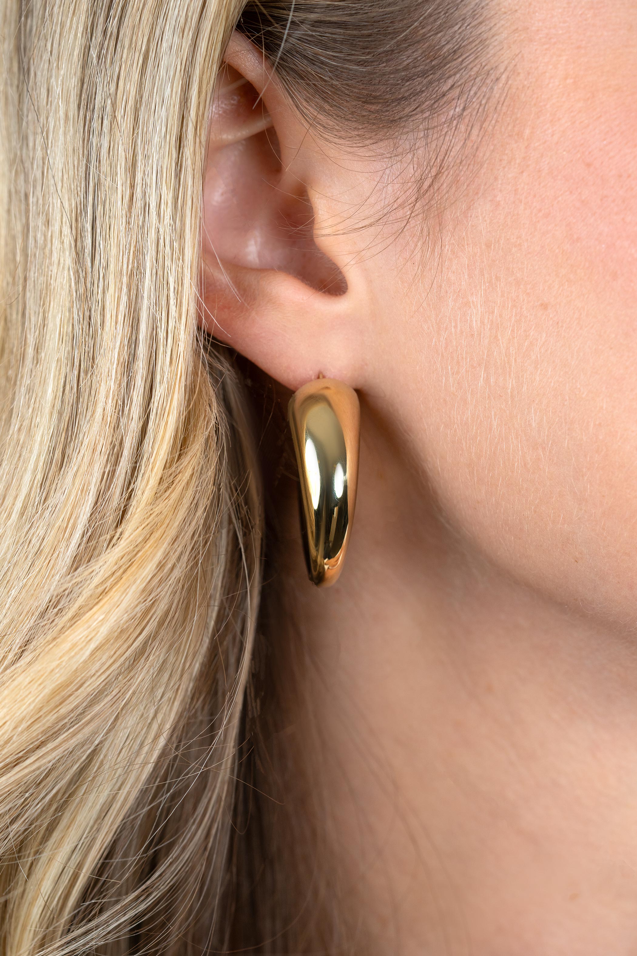 21mm ZINZI goldplated zilveren oorringen met een bolle aflopende vorm en met poussette ZIO2788G