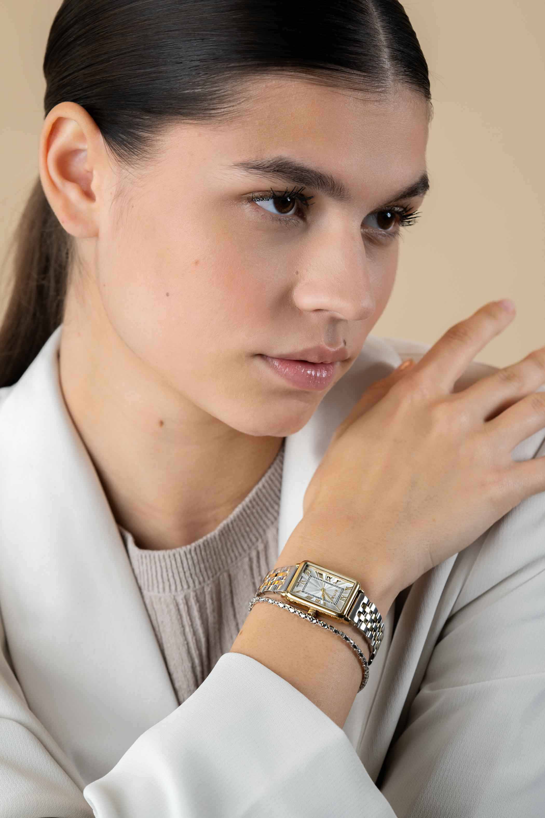 ZINZI Elegance bicolor horloge witte wijzerplaat en rechthoekige goudkleurige  kast en bicolor stalen schakelband 28mm extra dun ZIW1907