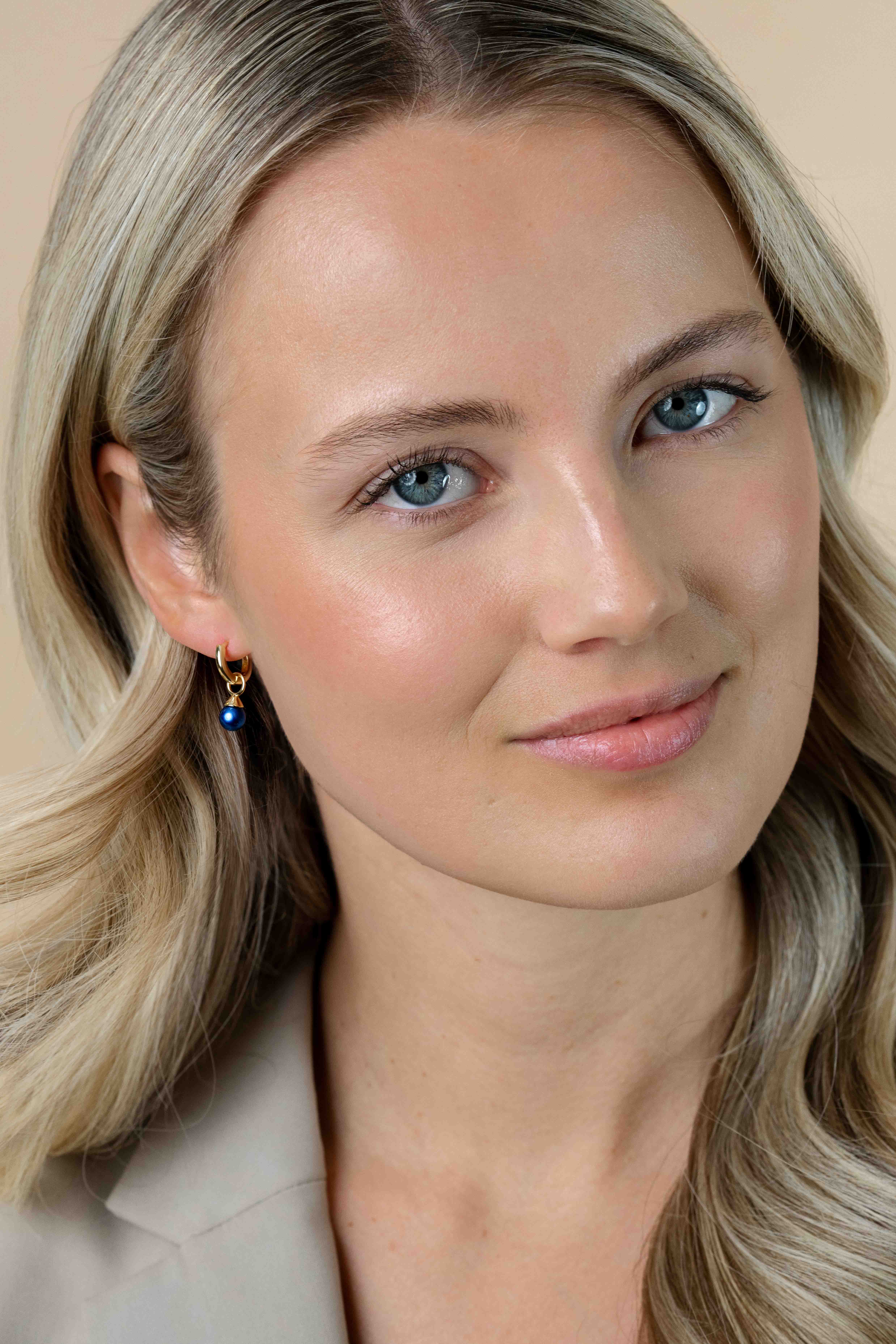 ZINZI gold plated zilveren oorbedels parels blauw 6mm ZICH1749BG (zonder oorringen)