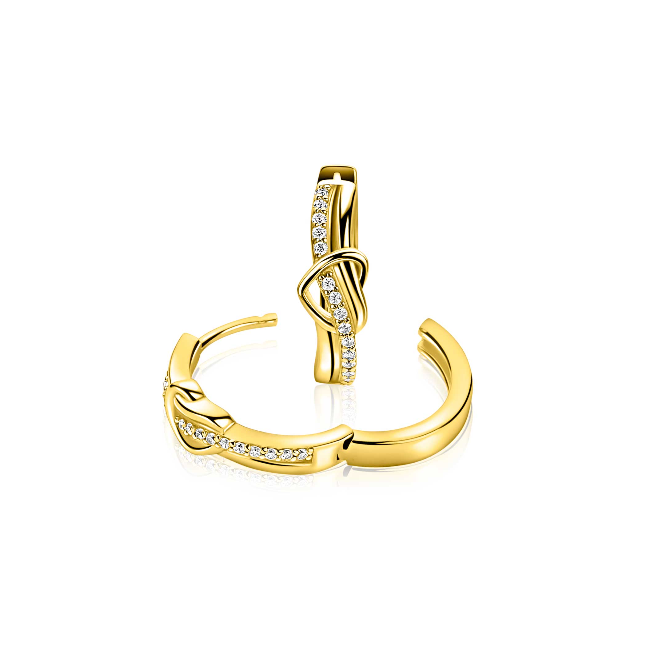 15mm ZINZI gold plated zilveren oorringen met een opengewerkt sierlijk hart waarbij een rij witte zirkonia’s vloeiend door het hart loopt, luxe klapsluiting ZIO2874Y