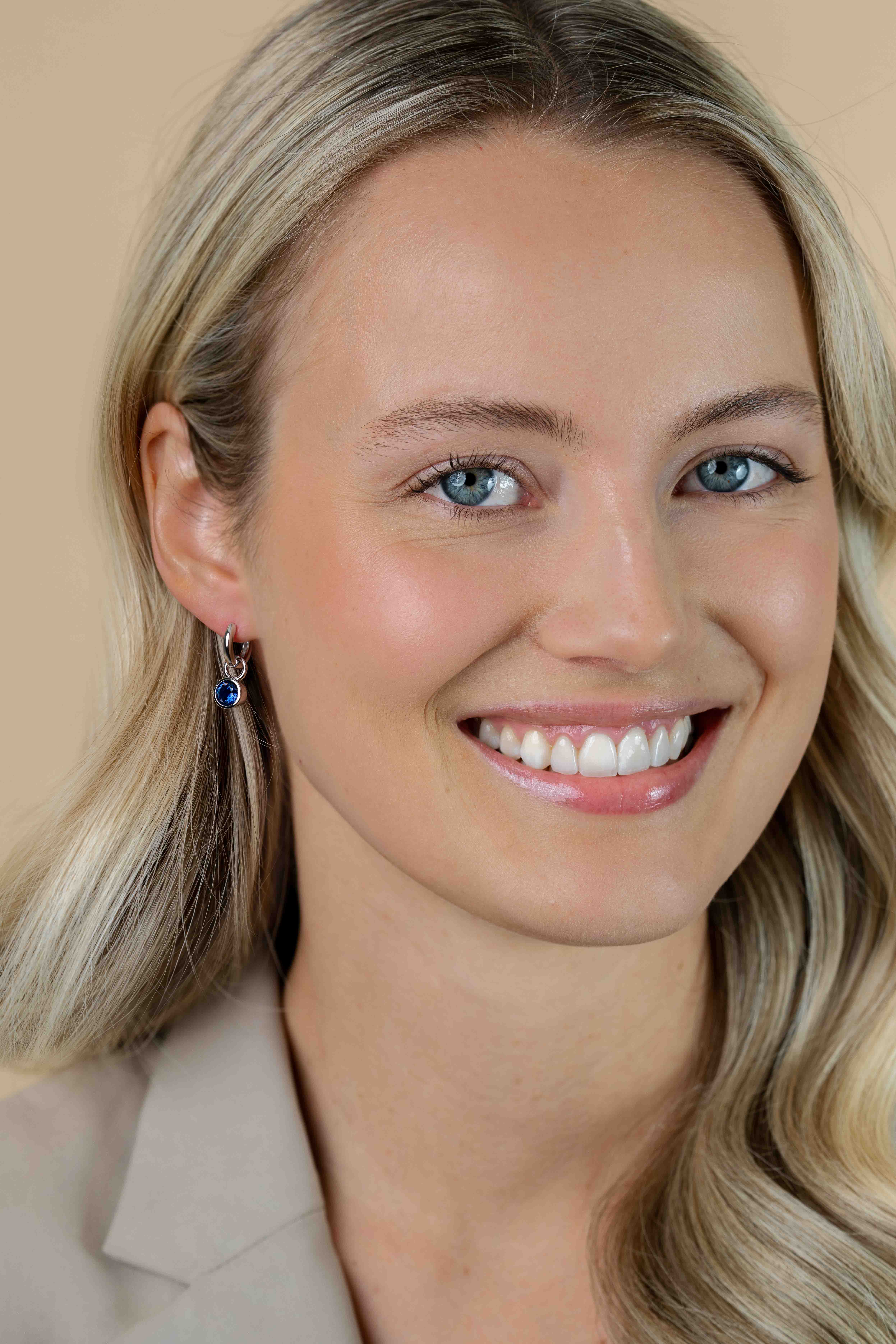 ZINZI zilveren oorbedels 7mm rond donkerblauw ZICH1486DB (zonder oorringen)