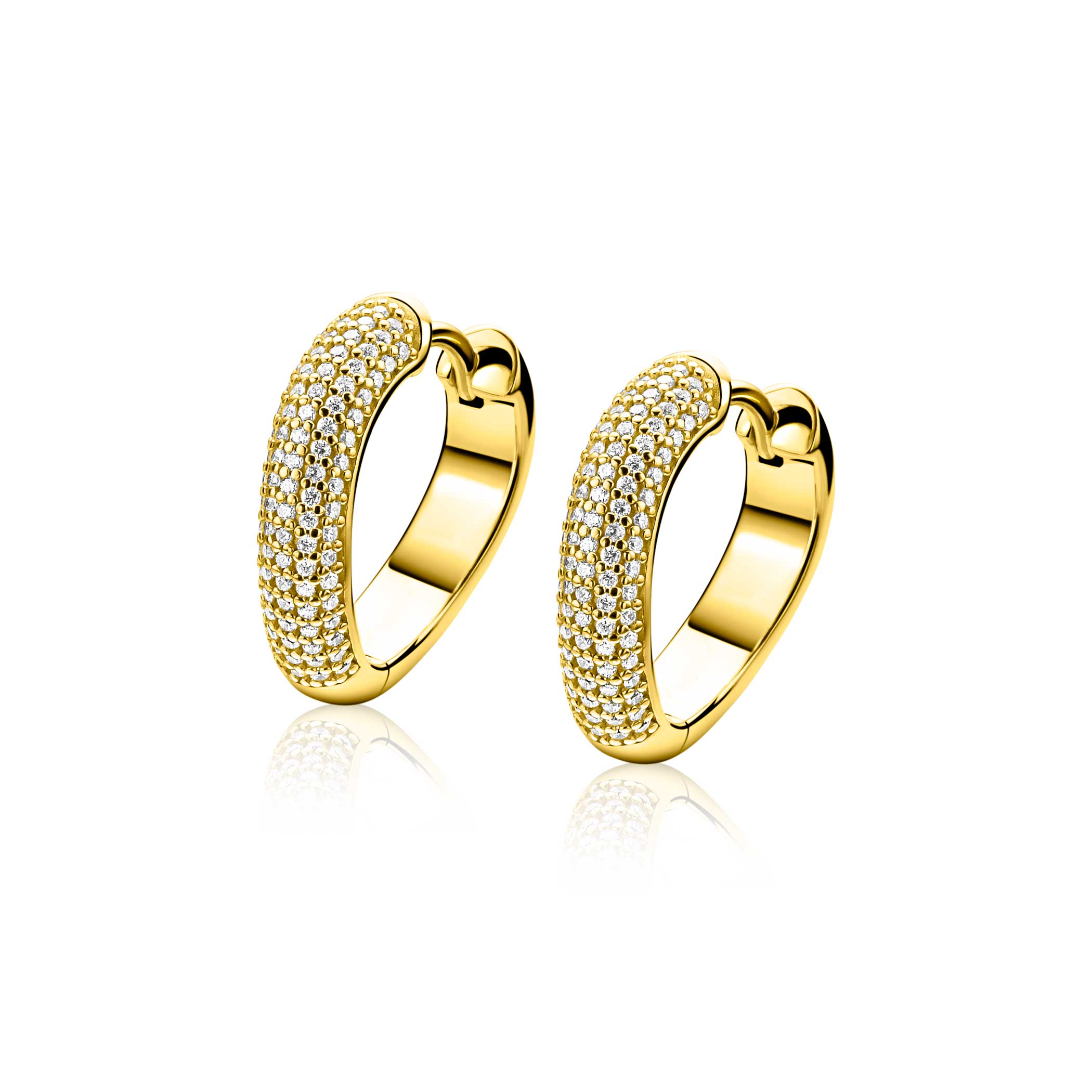 17mm ZINZI gold plated zilveren oorringen volledig bezet met pavé gezette witte zirkonia’s in een vloeiende lijn, luxe klapsluiting ZIO2883Y