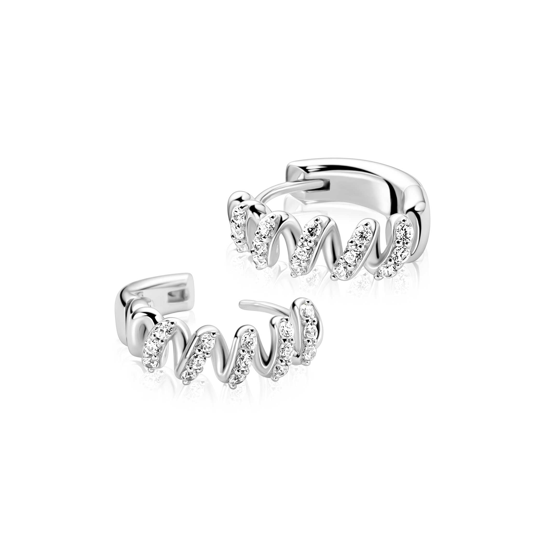 16mm ZINZI zilveren oorringen met een sierlijk open golvend design, bezet met witte zirkonia’s, luxe klapsluiting ZIO2877