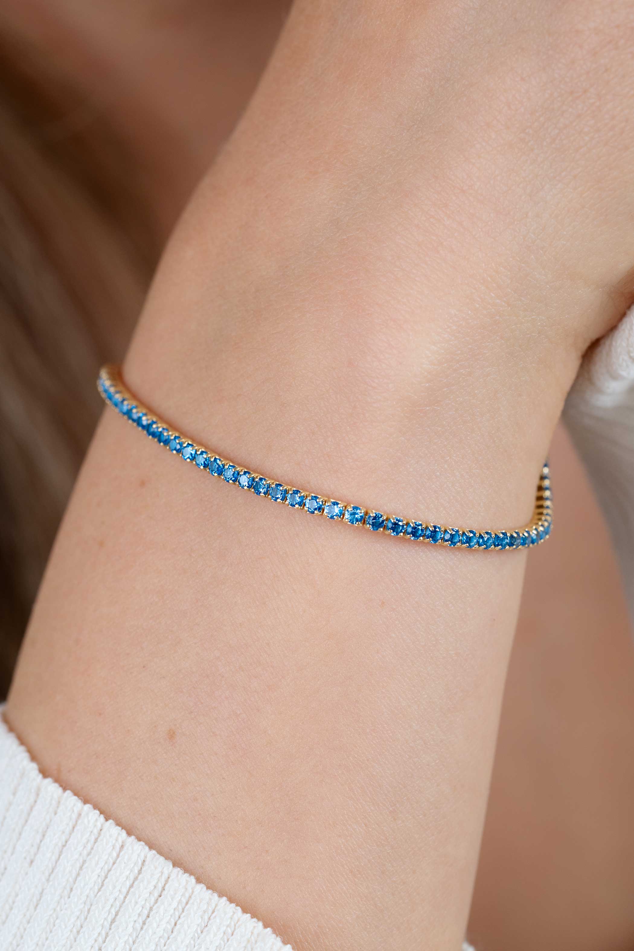 ZINZI gold plated zilveren tennis armband 2,1mm breed met rijzetting saffierblauwe kleurstenen ZIA2892B