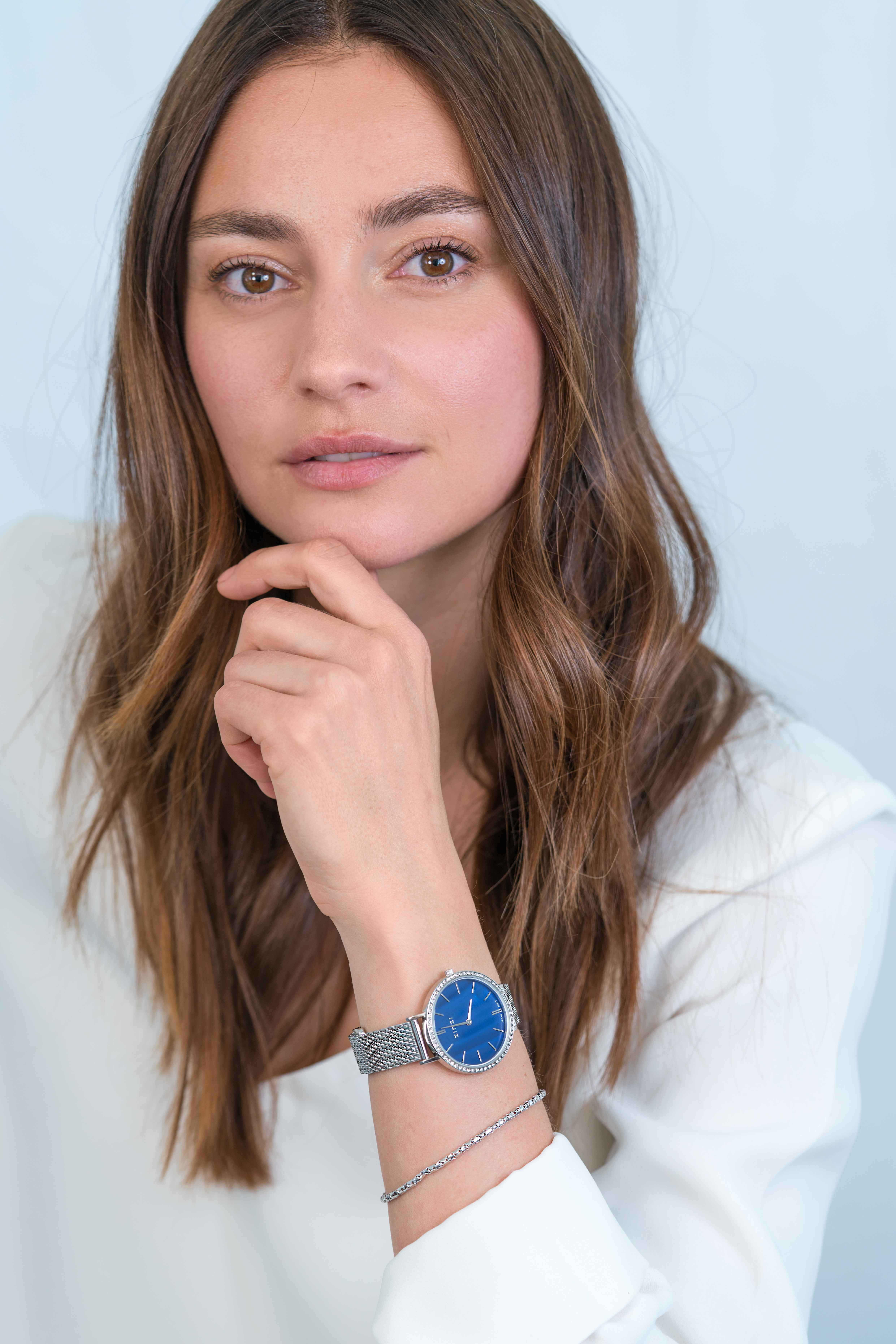 ZINZI horloge GRACE 34mm donkerblauwe parelmoer wijzerplaat, rondom bezet met witte crystals,  stalen kast en band ziw1346
