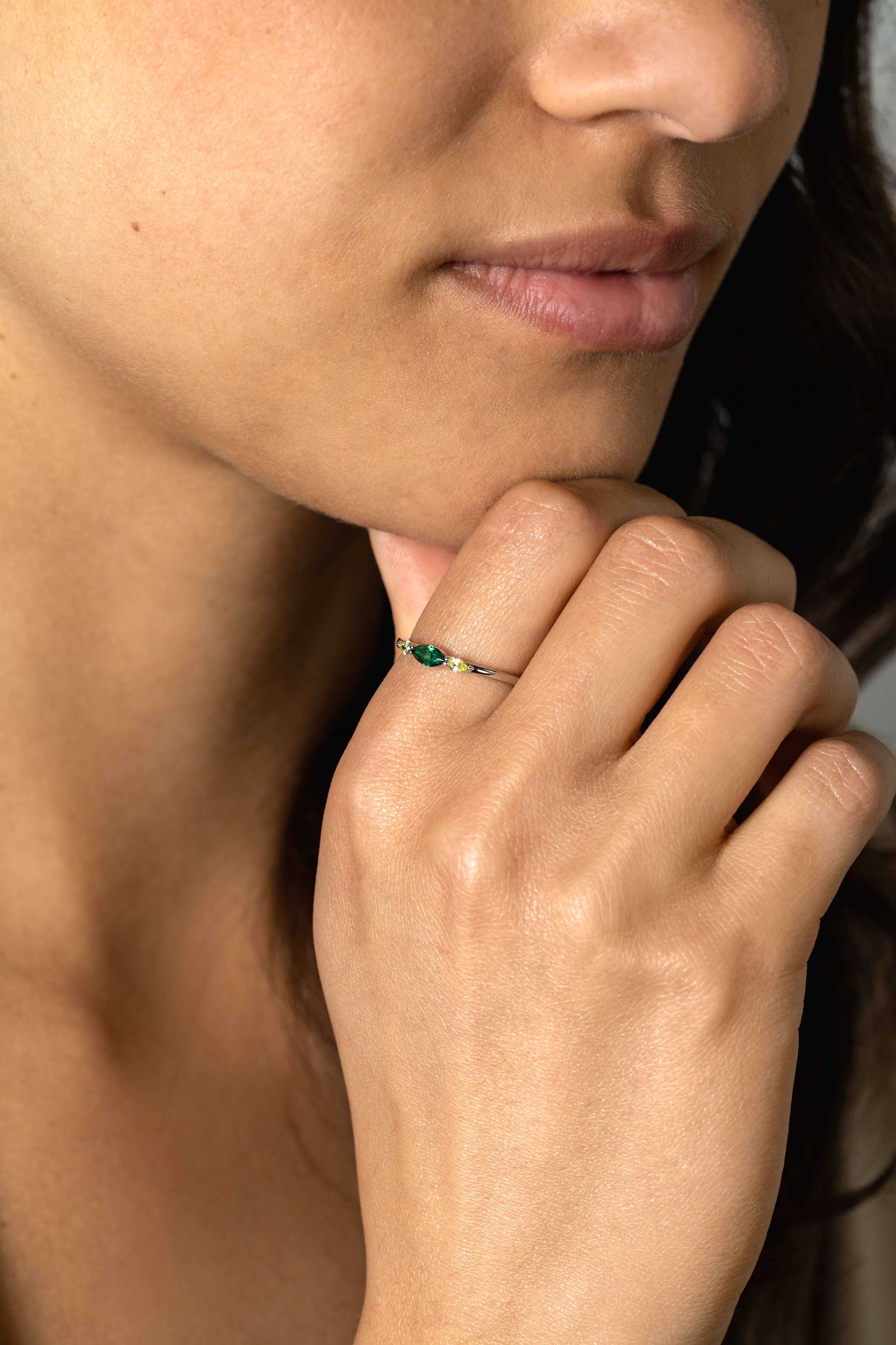 ZINZI zilveren ring bezet met ovale zirconia's in groen en geel ZIR2499