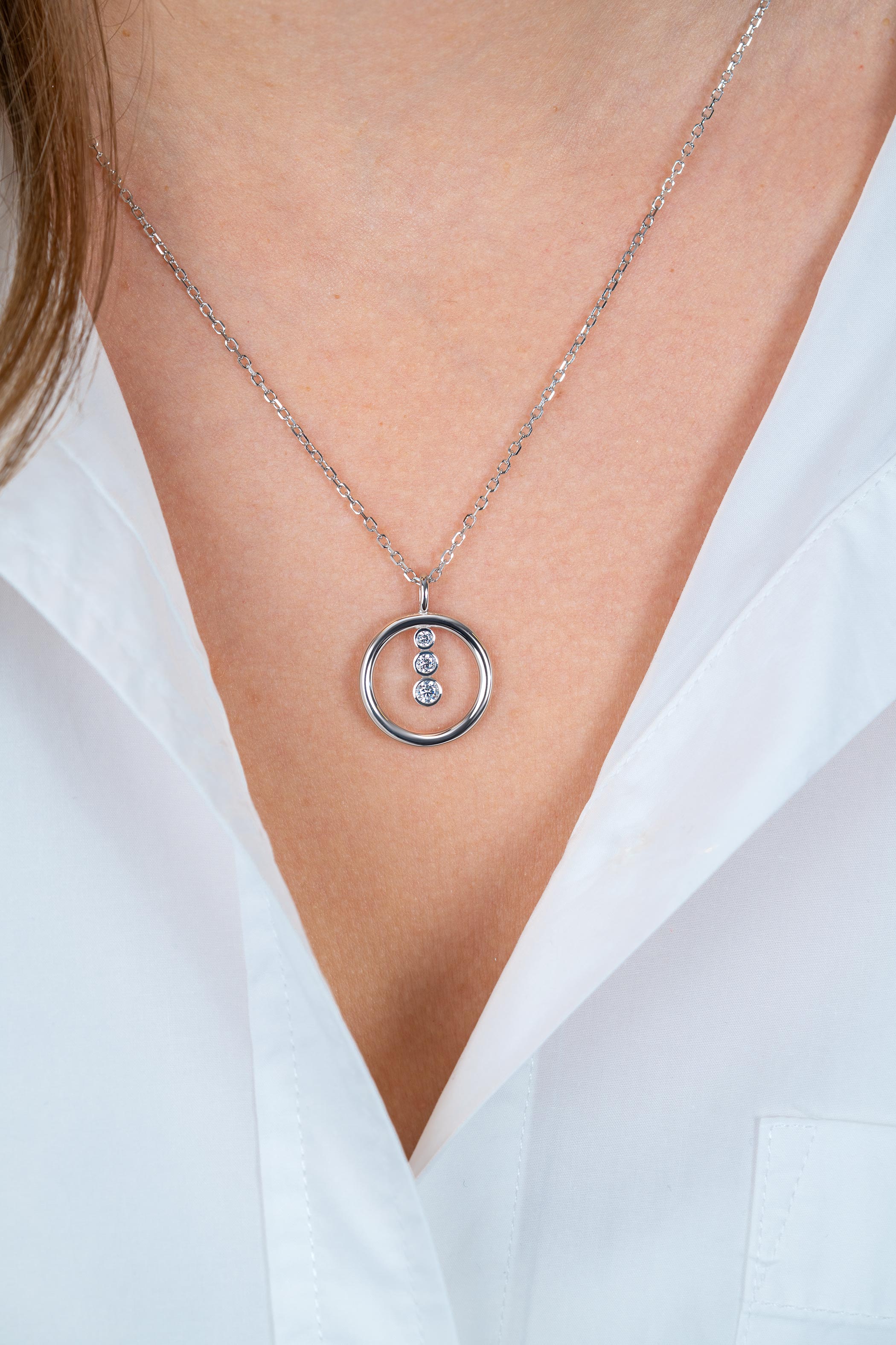 ZINZI zilveren ketting 45cm met ronde hanger en drie fonkelende witte zirkonia's ZIC2820