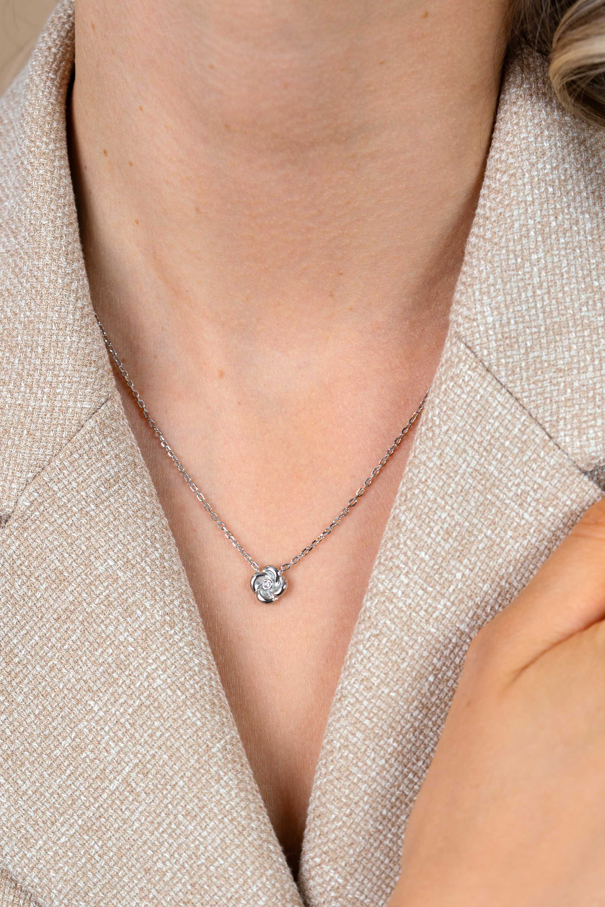 ZINZI zilveren ketting met hanger in roosdesign (9mm) en bezet met een witte zirkonia in het midden 42-45cm ZIC2872