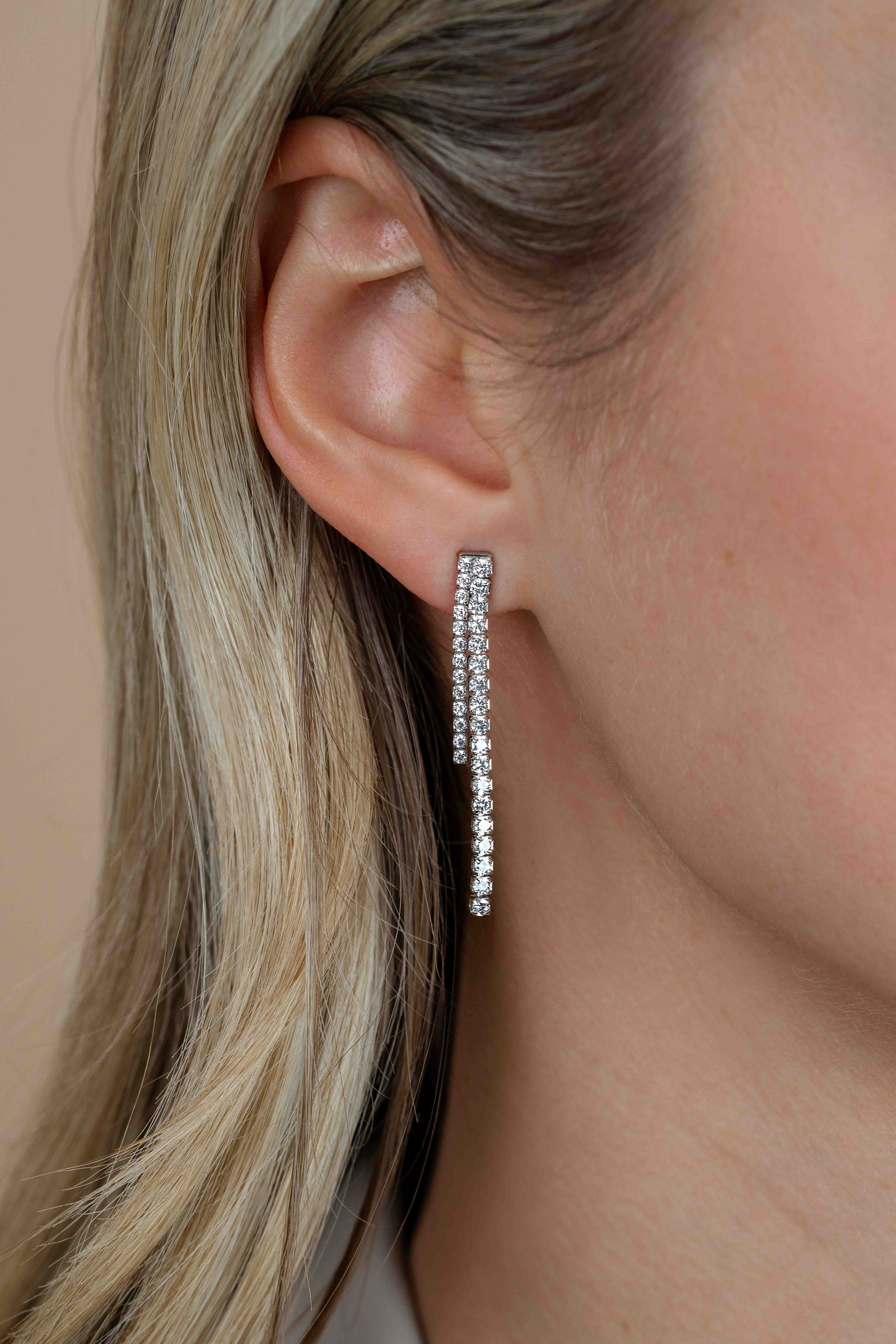 41mm ZINZI zilveren tennis oorstekers met een dubbele rijzetting witte zirconia's ZIO2795L