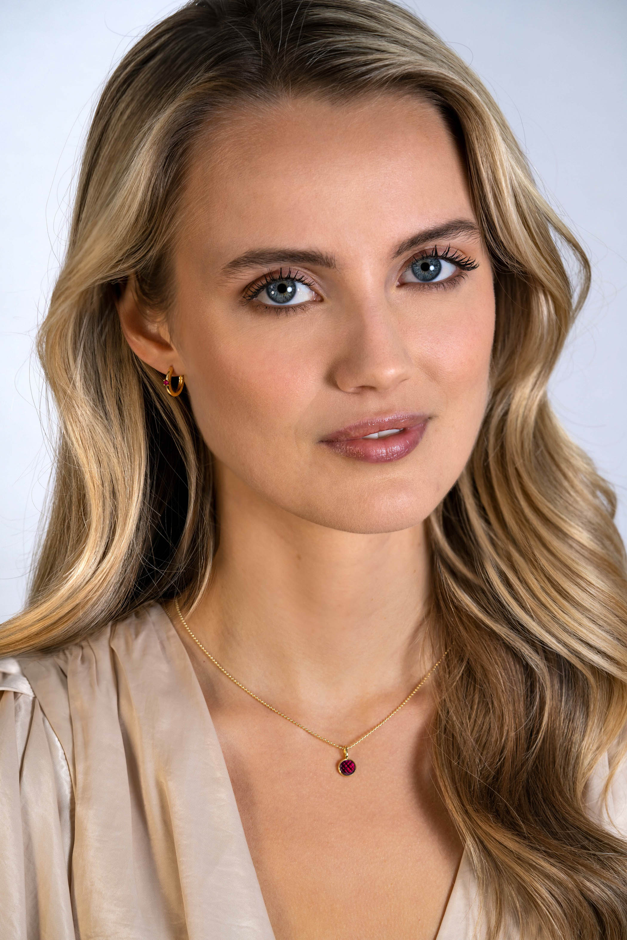 JULI hanger 8mm gold plated geboortesteen rood robijn zirconia (zonder collier)