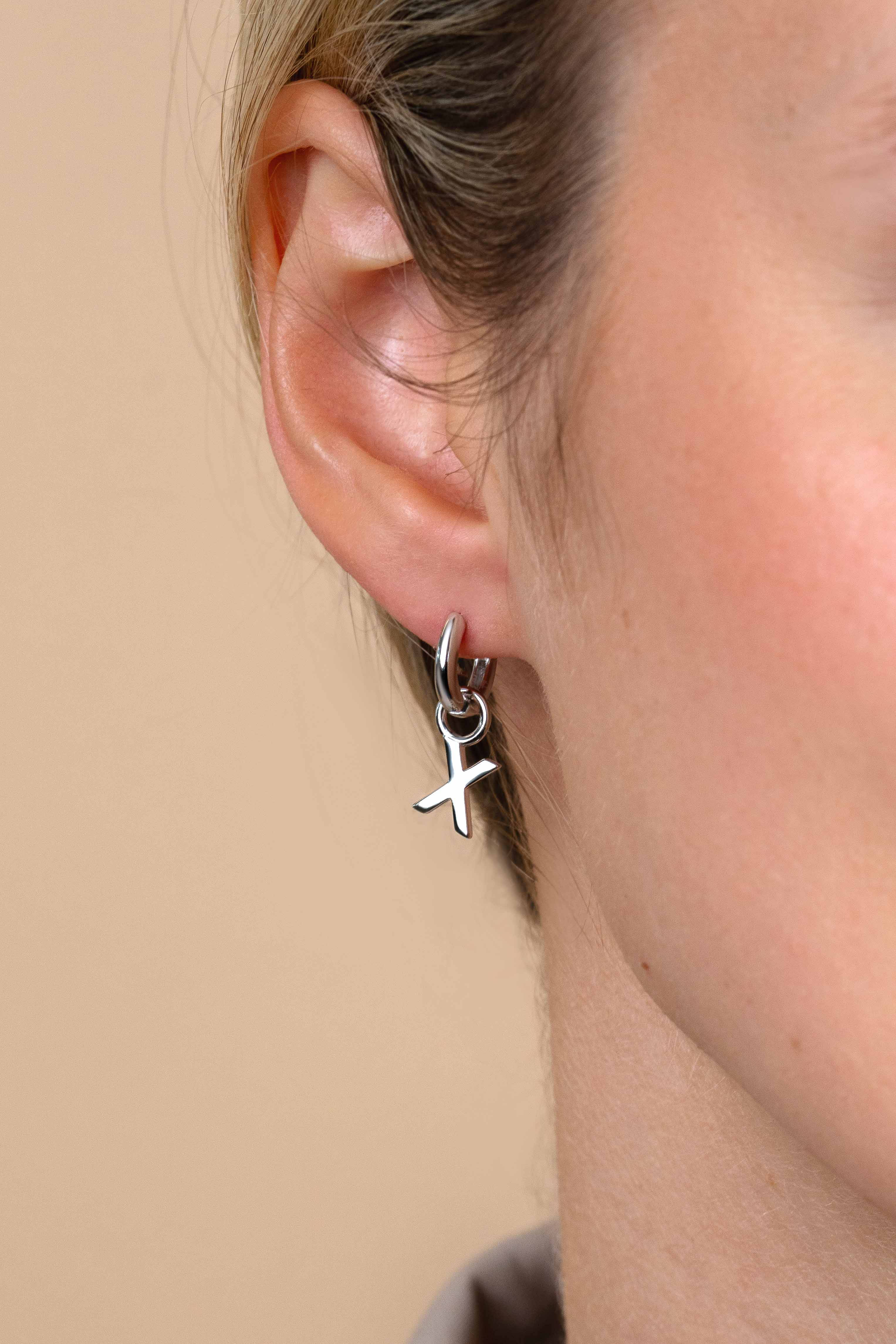 ZINZI zilveren letter oorbedel X per stuk geprijsd ZICH2144X. (zonder oorringen).