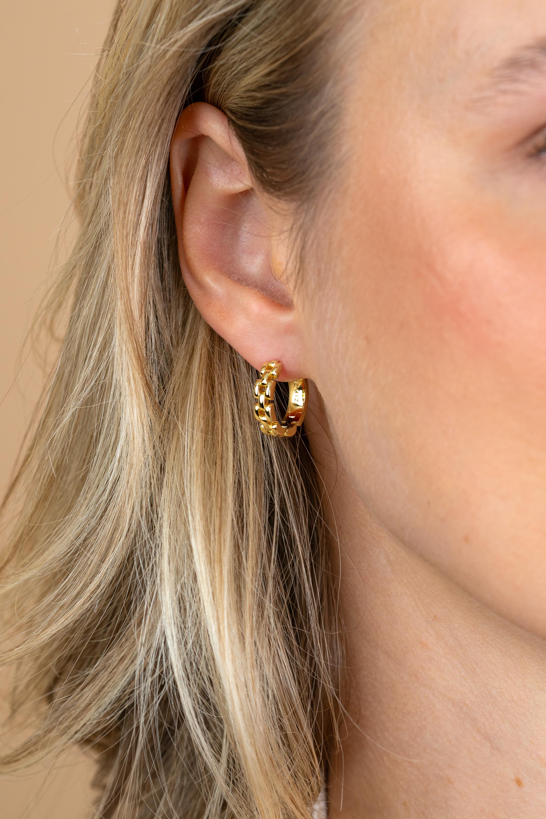 16mm ZINZI goldplated zilveren oorringen met rolex-style schakels 4mm breed en luxe klapsluiting ZIO2556G