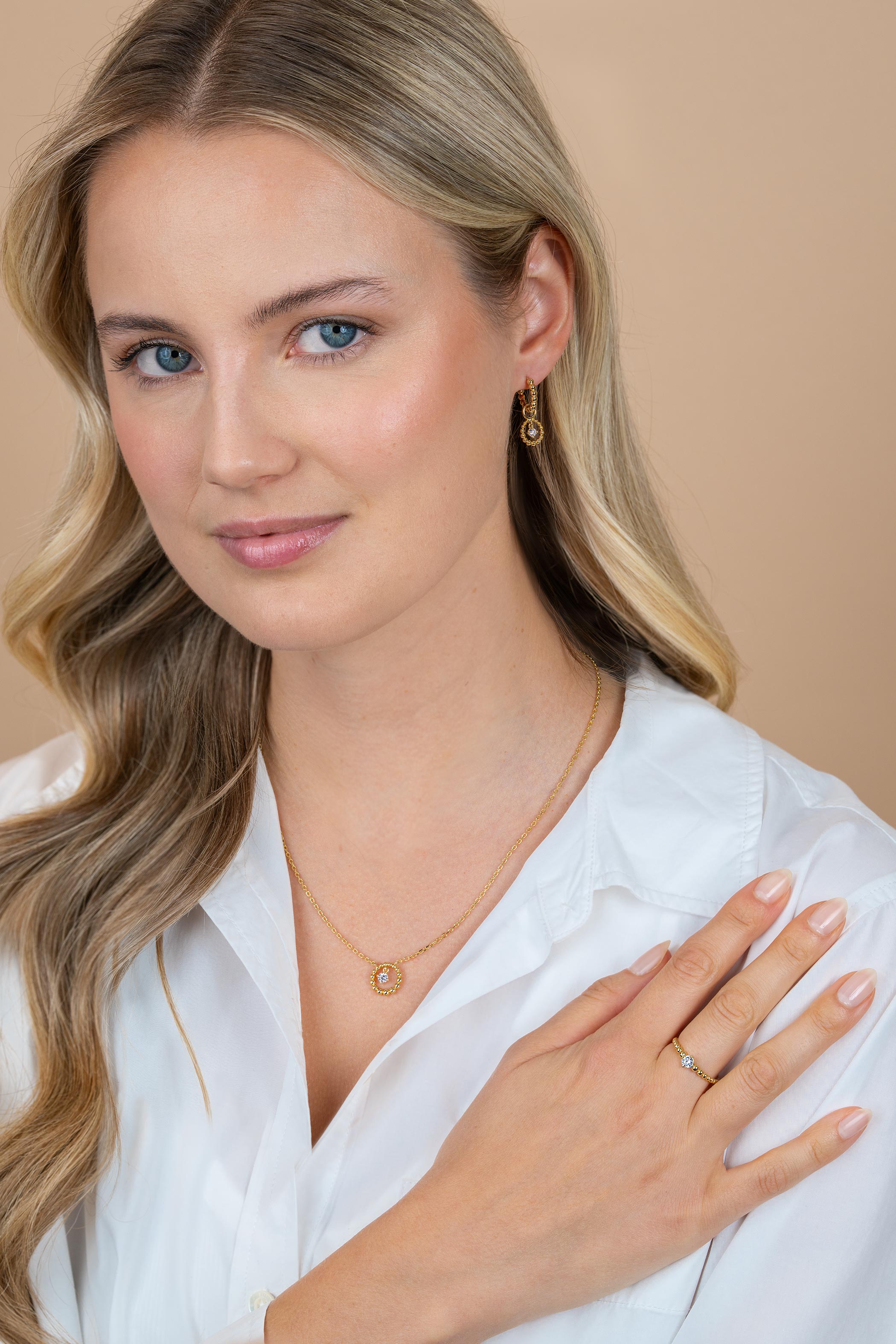 ZINZI goldplated zilveren ketting 45cm met ronde bolletjeshanger en bungelende witte zirkonia ZIC2816