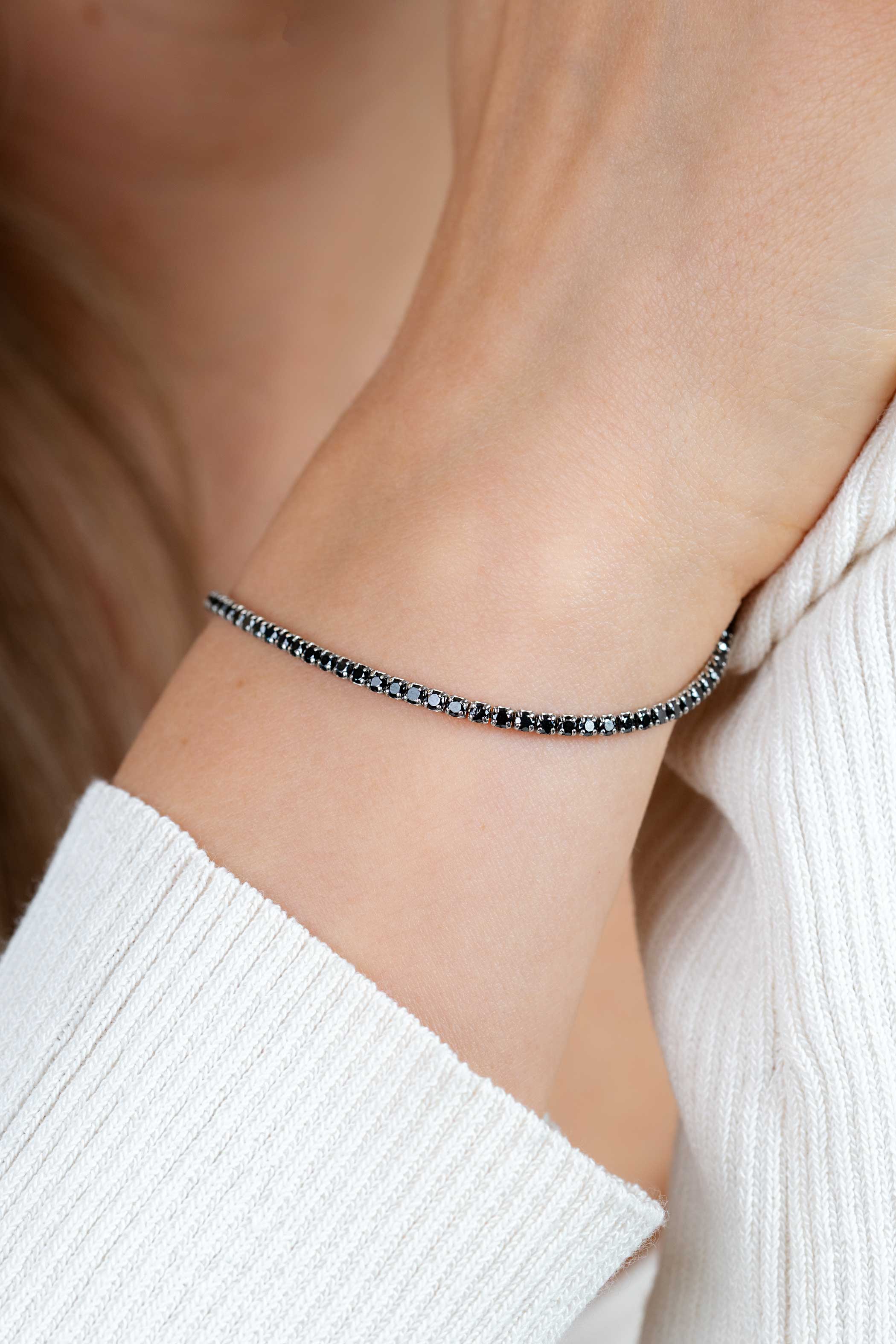 ZINZI zilveren tennis armband 2,1mm breed met rijzetting zwarte zirconia's ZIA2891Z