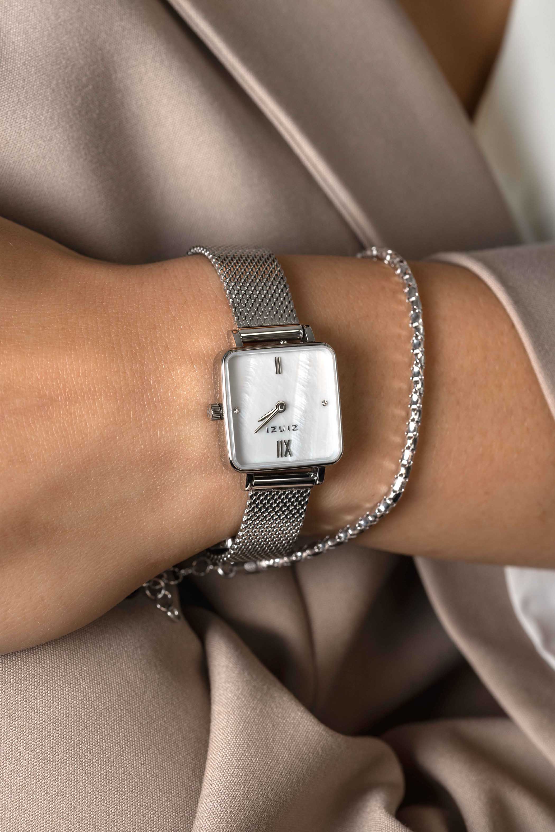 ZINZI Square Mini horloge witte parelmoer wijzerplaat en vierkante zilverkleurige kast stalen mesh band 22mm extra dun ZIW1717
