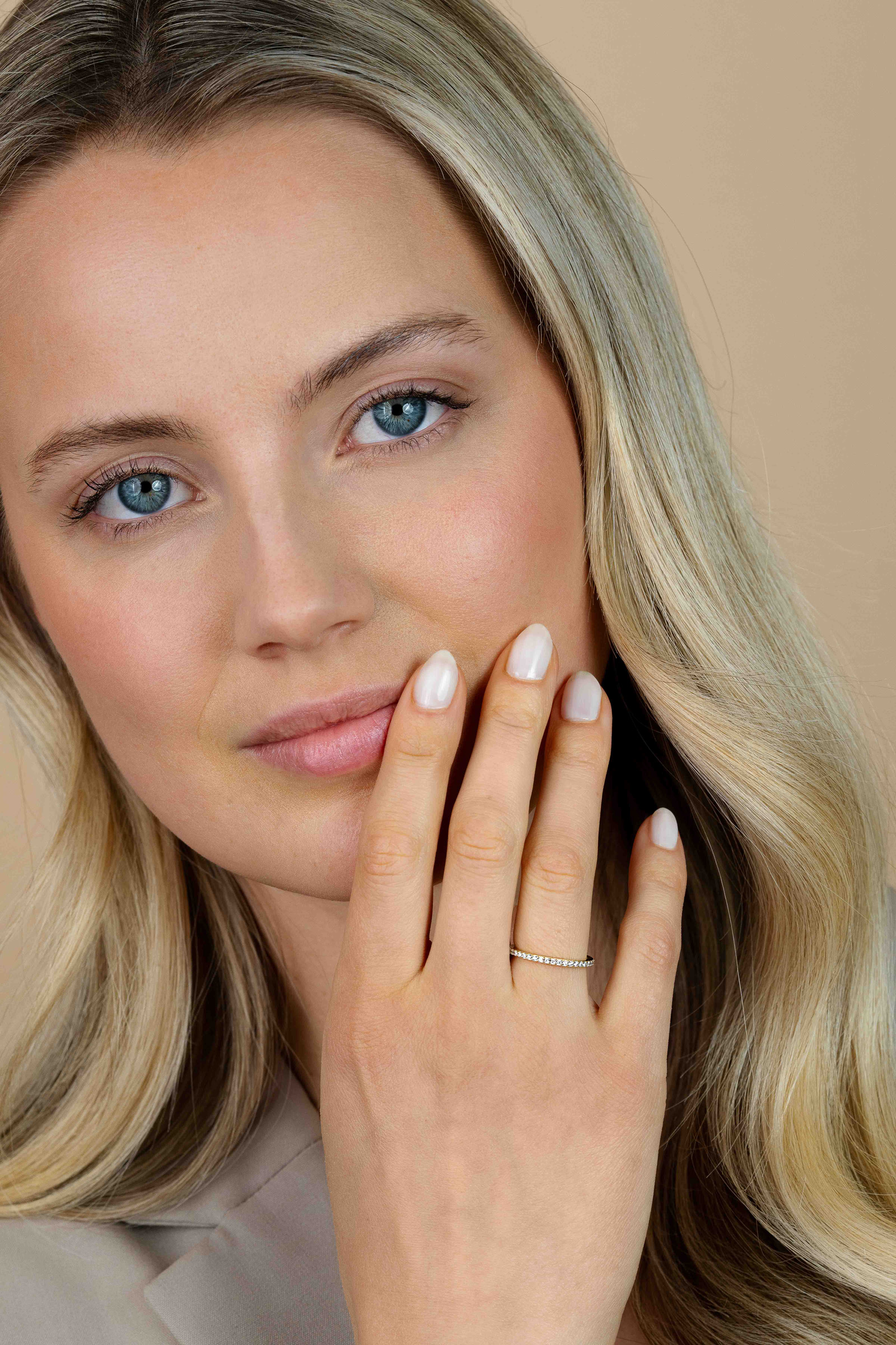 ZINZI goldplated zilveren aanschuifring (1,7mm breed) met een subtiele rij sprankelende zirkonia's ZIR2794Y