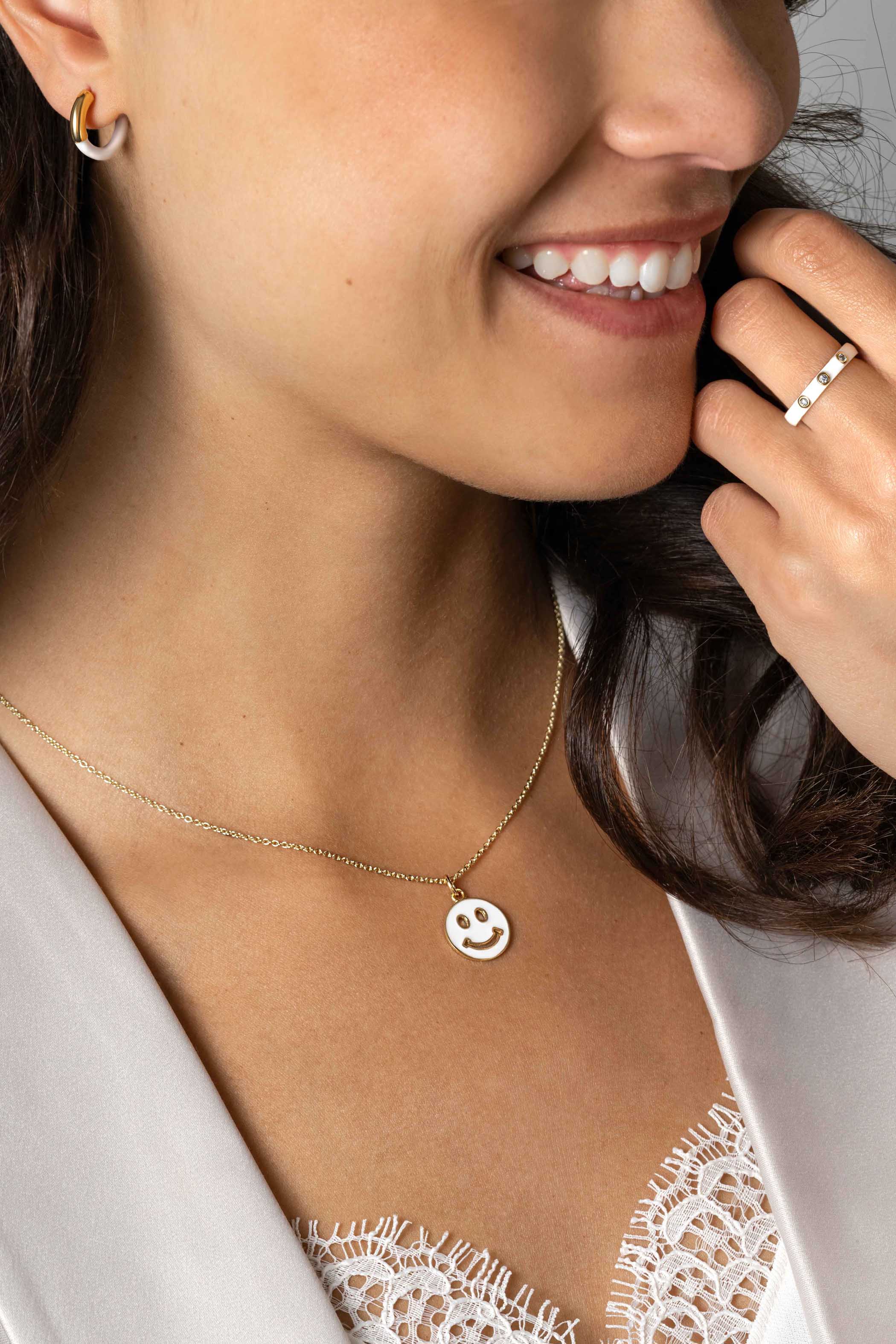 ZINZI gold plated zilveren hanger smiley rond 15mm met wit emaille ZIH2312W (zonder collier)