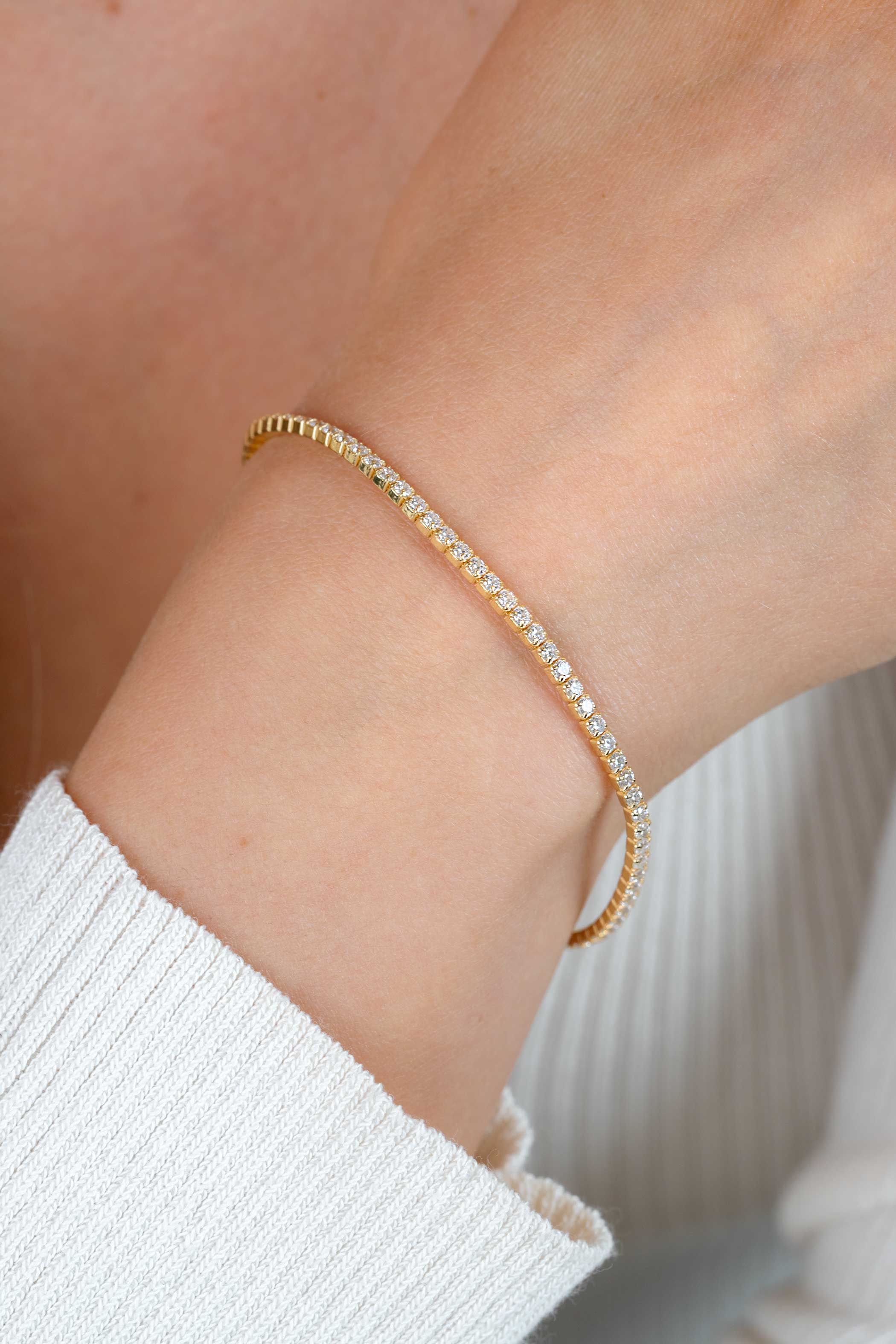 ZINZI gold plated zilveren tennis armband 2,1mm breed met rijzetting witte zirconia's ZIA2892