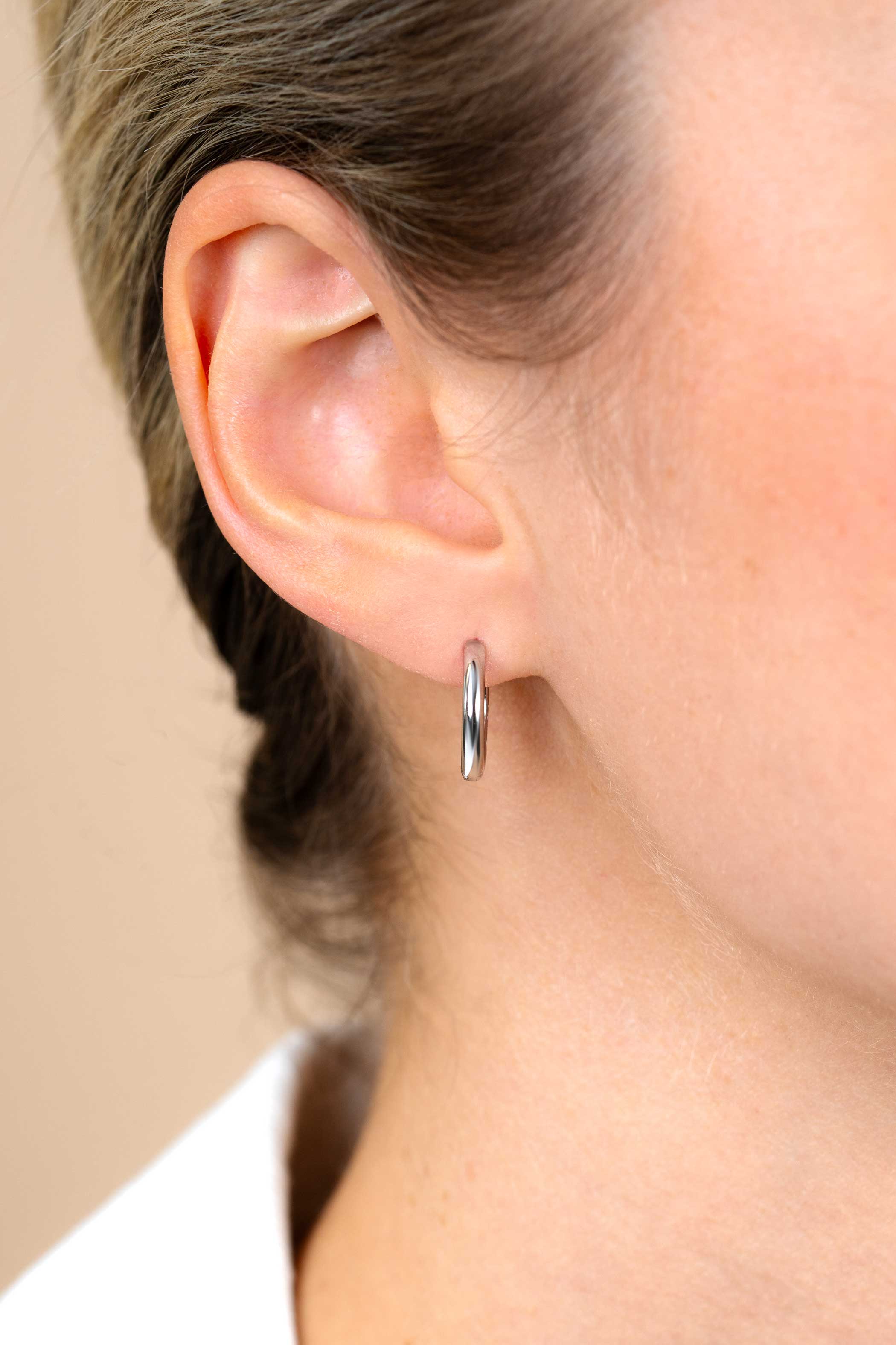 ZINZI zilveren oorringen 15 x 2mm glad met luxe klapsluiting ZIO401
