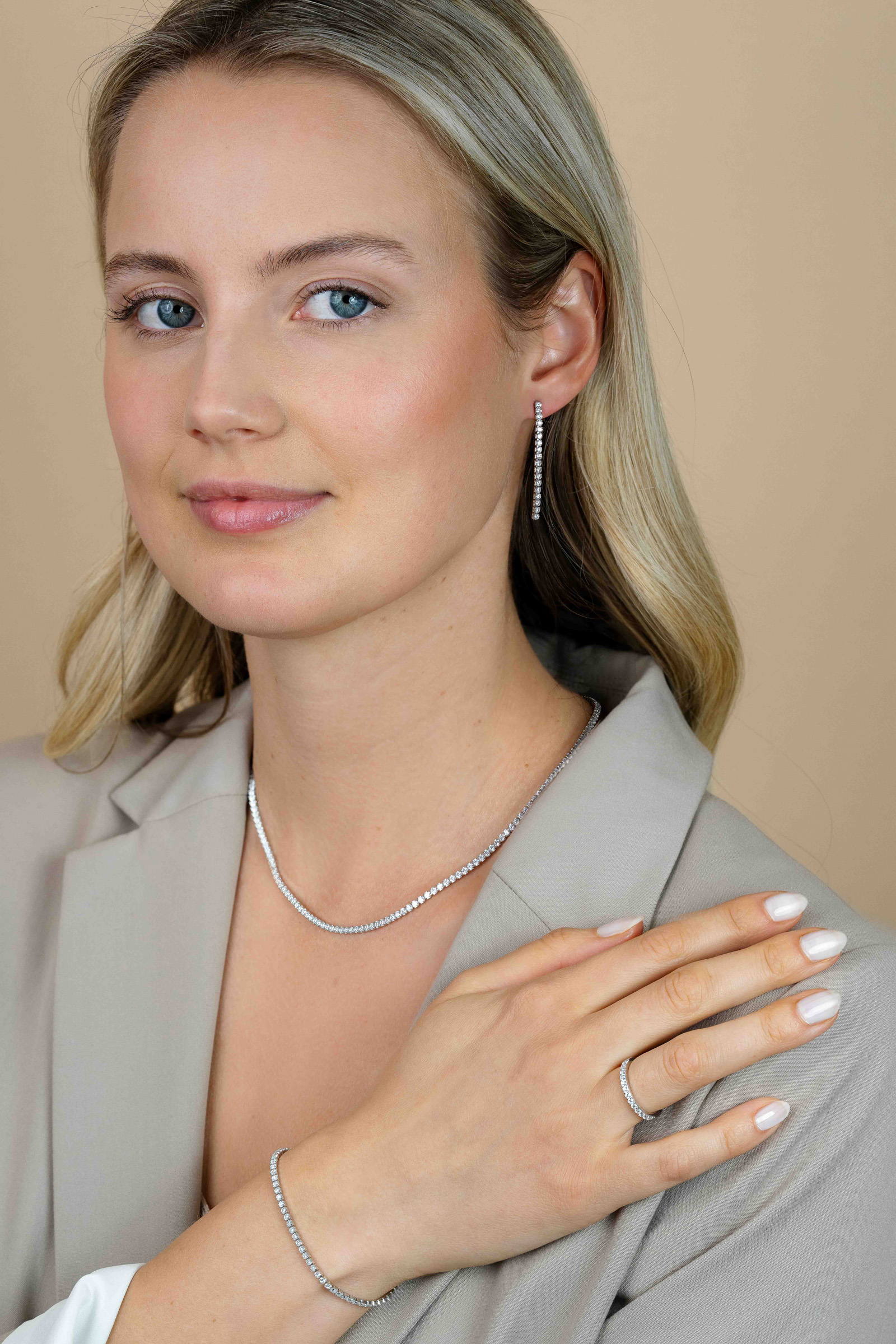 40mm ZINZI zilveren tennis oorstekers met rijzetting witte zirconia's ZIO2795