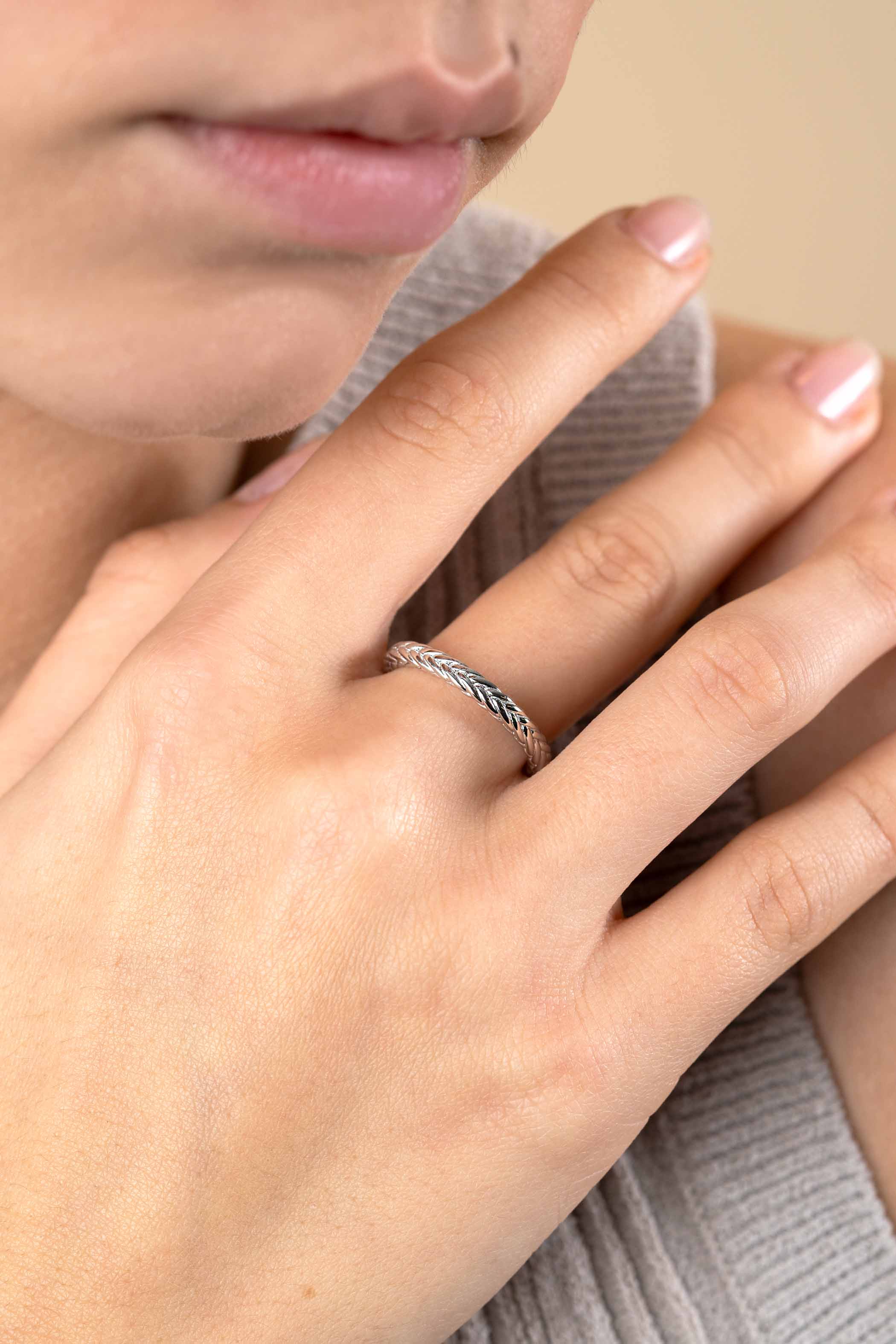 ZINZI zilveren ring met sierlijk gevlochten touweffect 2,6mm breed ZIR2553