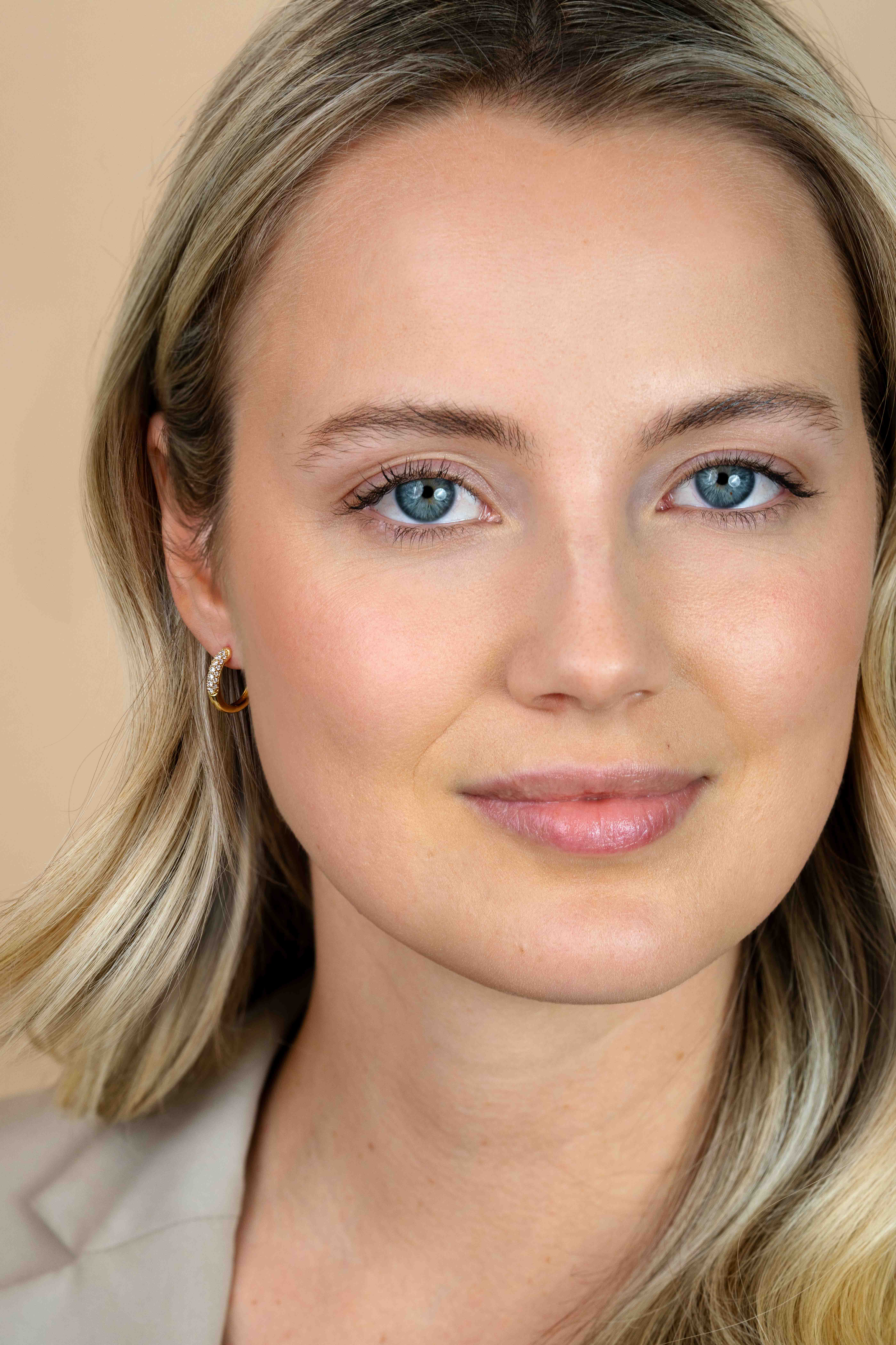 ZINZI gold plated zilveren oorringen  14 x 3mm witte zirconia's ZIO660G