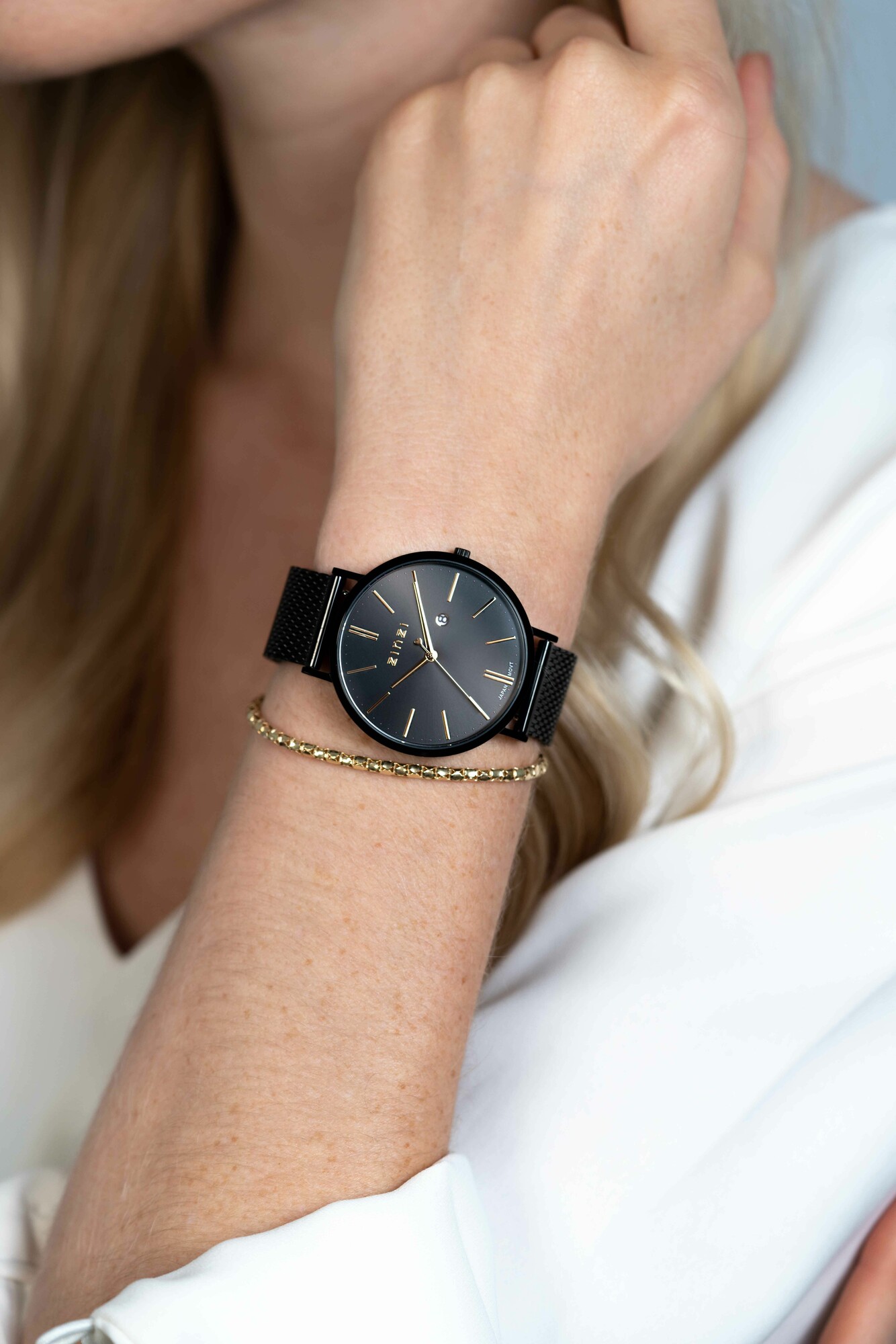 Guess Heren 45mm horloge - goudkleurige armband zwarte wijzerplaat tweekleurige kast, Zilverkleur/Twee Toon/Grijs, Eén maat, Klassiek