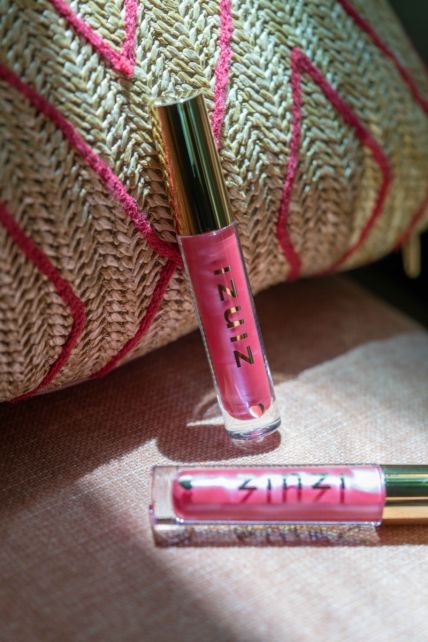 Robijn Canberra Wegrijden Zinzi lipgloss vegan 4,5 ml roze met parelmoer finish ZILG-PINK