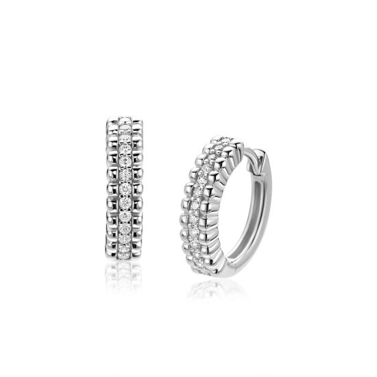 16,5mm ZINZI zilveren oorringen met speelse structuur en een rij witte zirkonia's in het midden, luxe klapsluiting ZIO2834