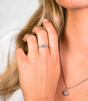 ZINZI zilveren ring bloem wit 6mm ZIR1601