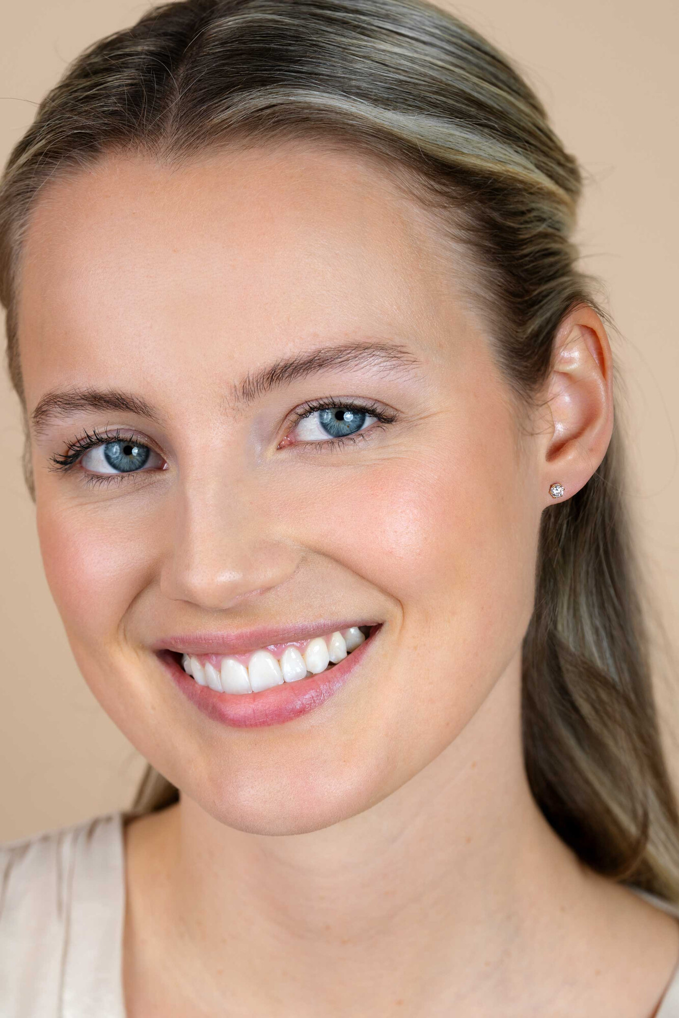 4,5mm ZINZI Gold 14 krt gouden oorknoppen bezet met een witte zirkonia in zespootszetting ZGO544