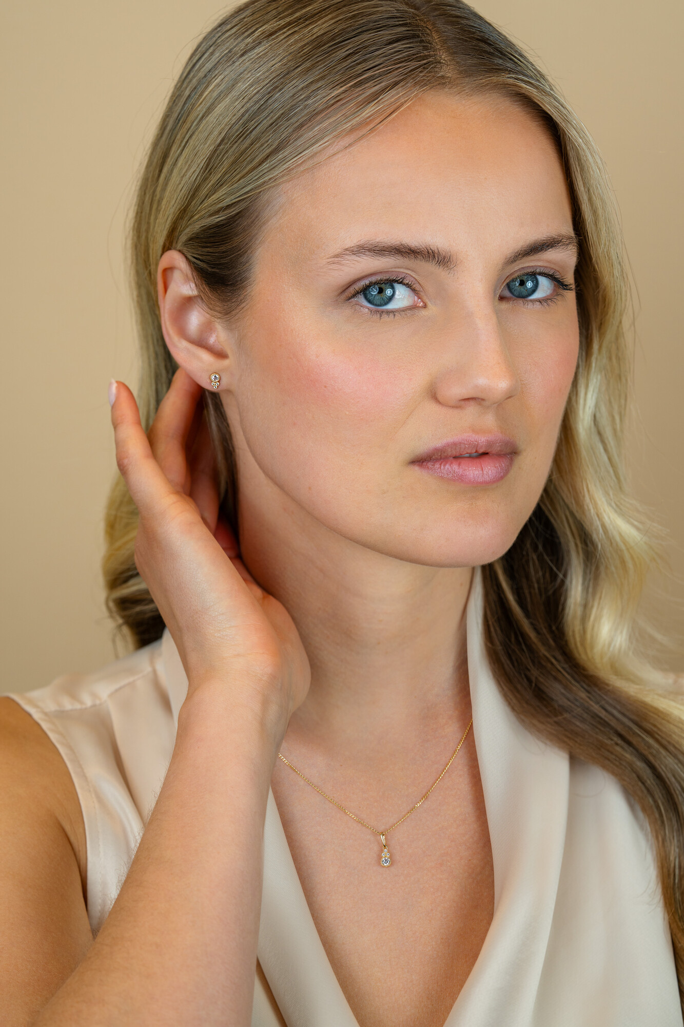7mm ZINZI Gold 14 krt gouden fantasie oorstekers, bezet met witte zirkonia's ZGO545