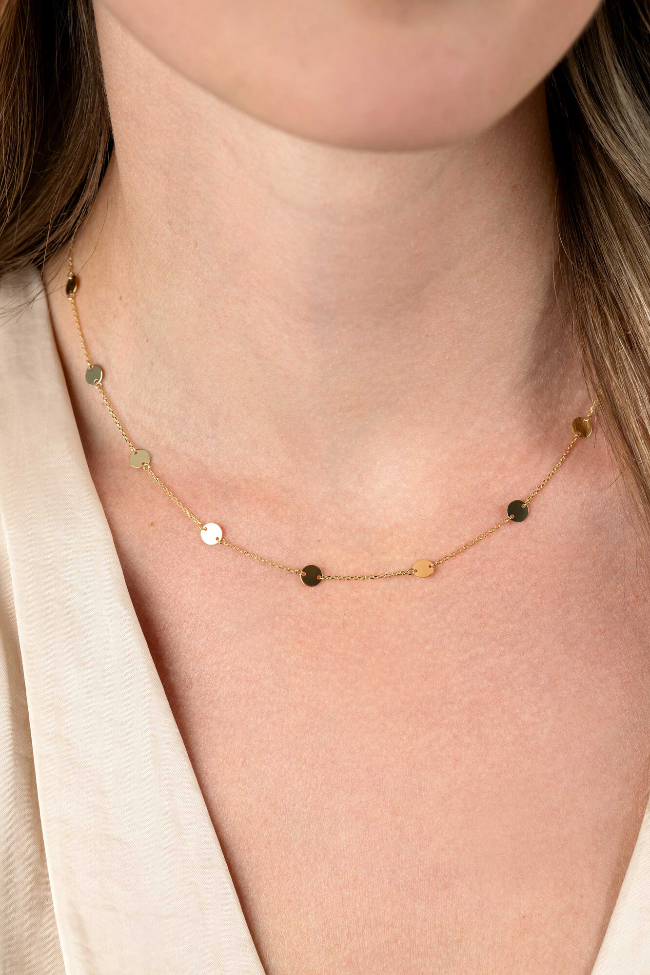 ZINZI Gold 14 krt gouden ketting met subtiele jasseron schakels en negen ronde gladde plaatjes 5mm breed 42-45cm ZGC503
