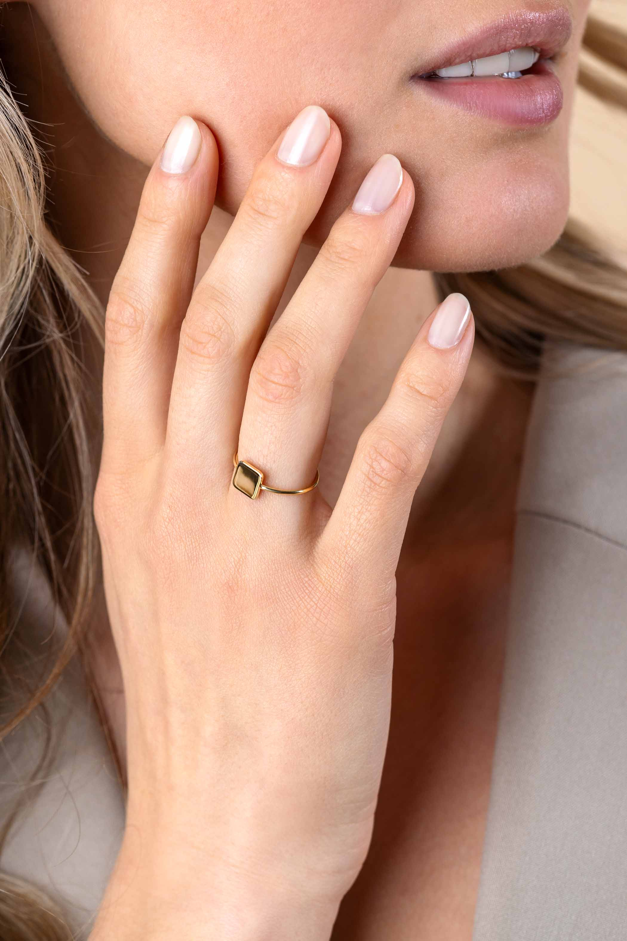 ZINZI Gold 14 karaat gouden ring met glanzend vierkant plaatje ZGR485
C