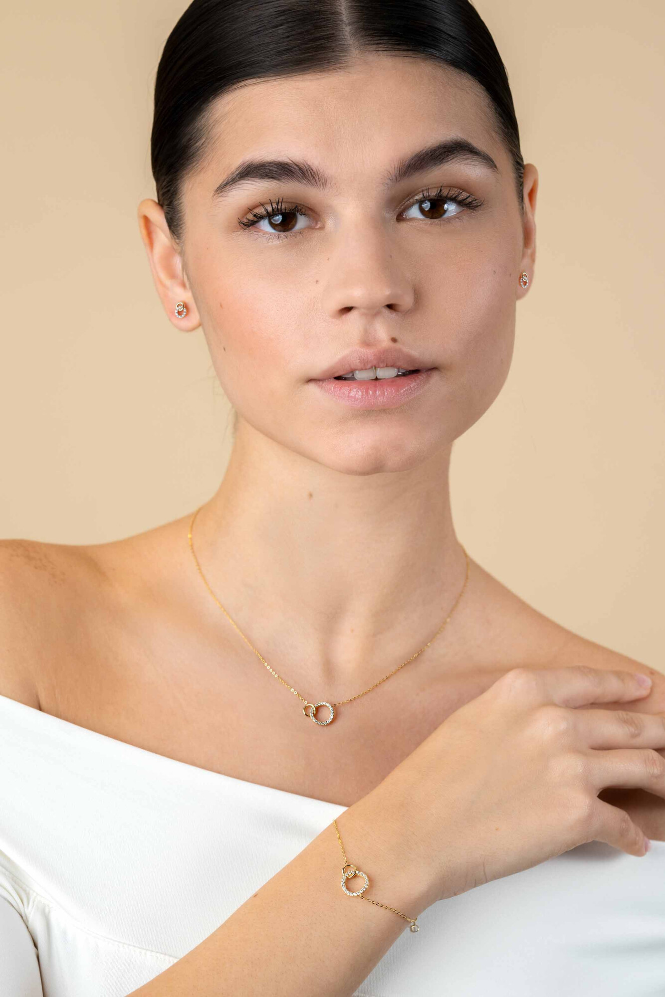 6,5mm ZINZI Gold 14 krt gouden oorstekers verbonden open rondjes, glad en bezet met witte zirconia's ZGO471
