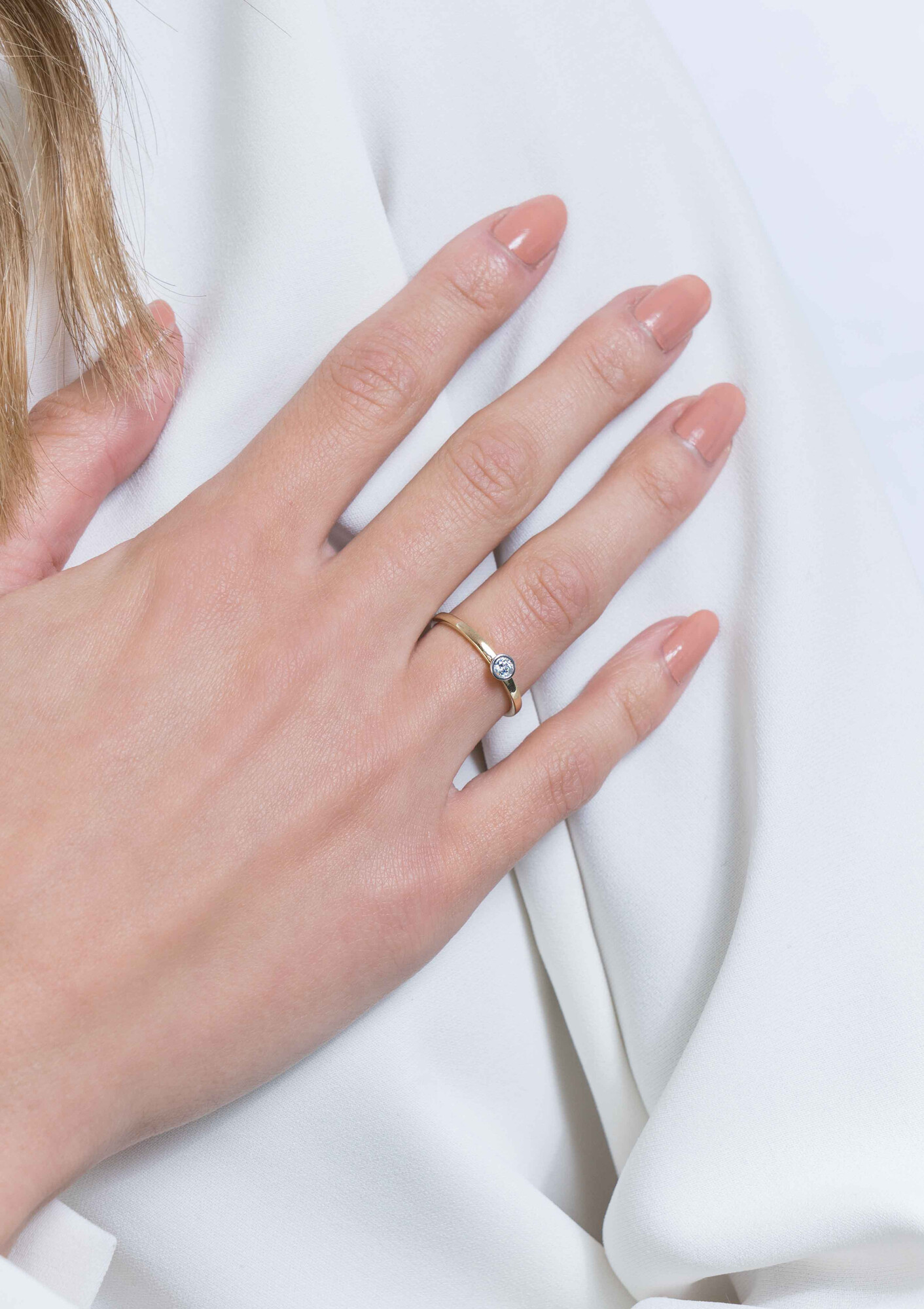 ZINZI Gold 14 karaat gouden aanschuifring rond wit ZGR147
