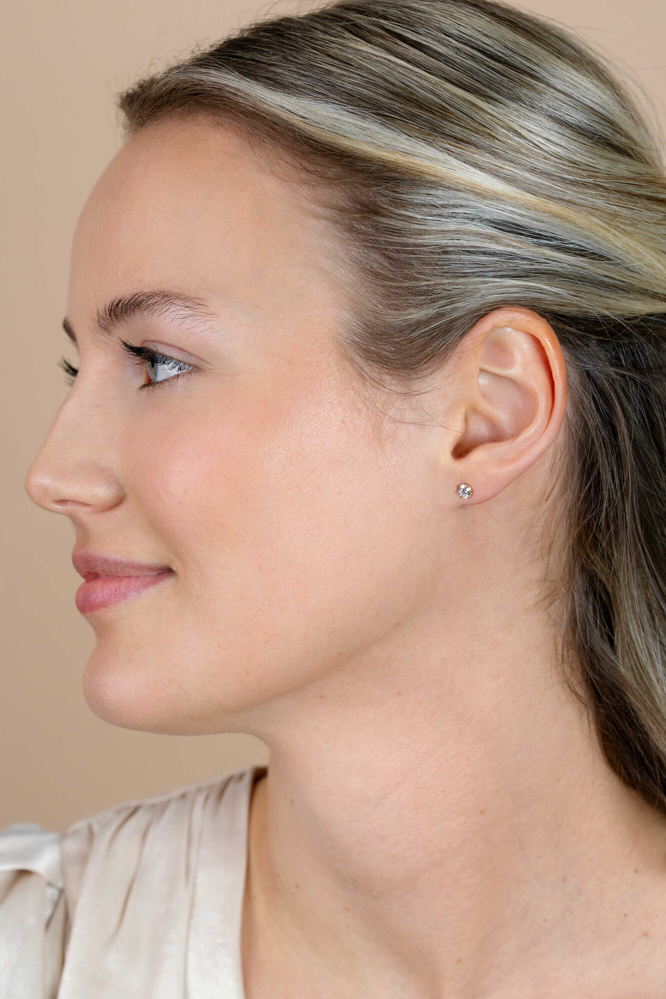 4,5mm ZINZI Gold 14 krt gouden oorknoppen bezet met een witte zirkonia in zespootszetting ZGO544