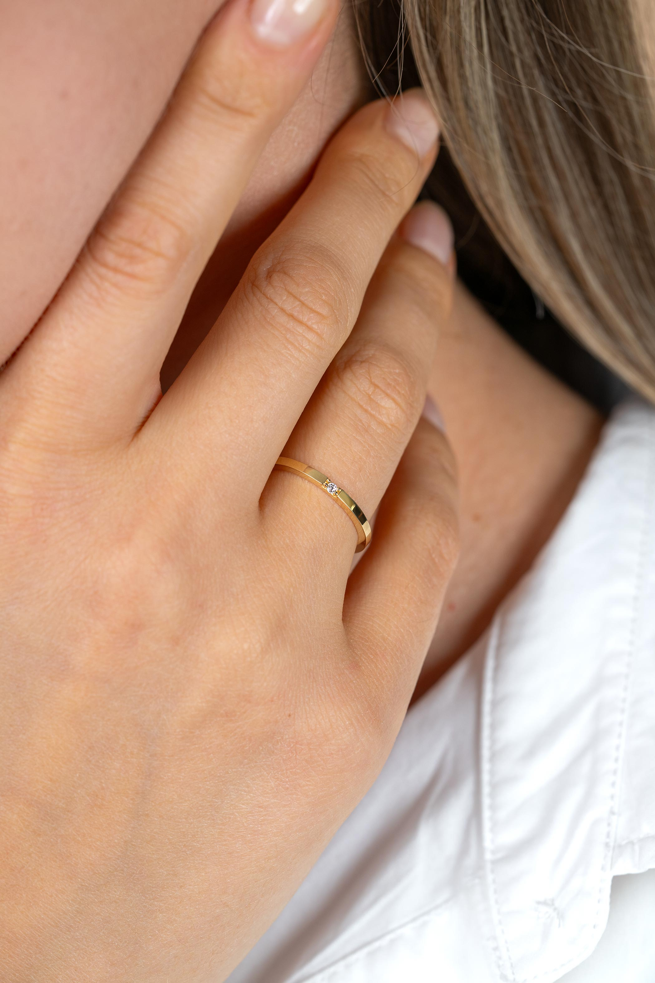 ZINZI Gold 14 krt gouden ring (1,6mm breed) bezet met witte zirconia ZGR561
