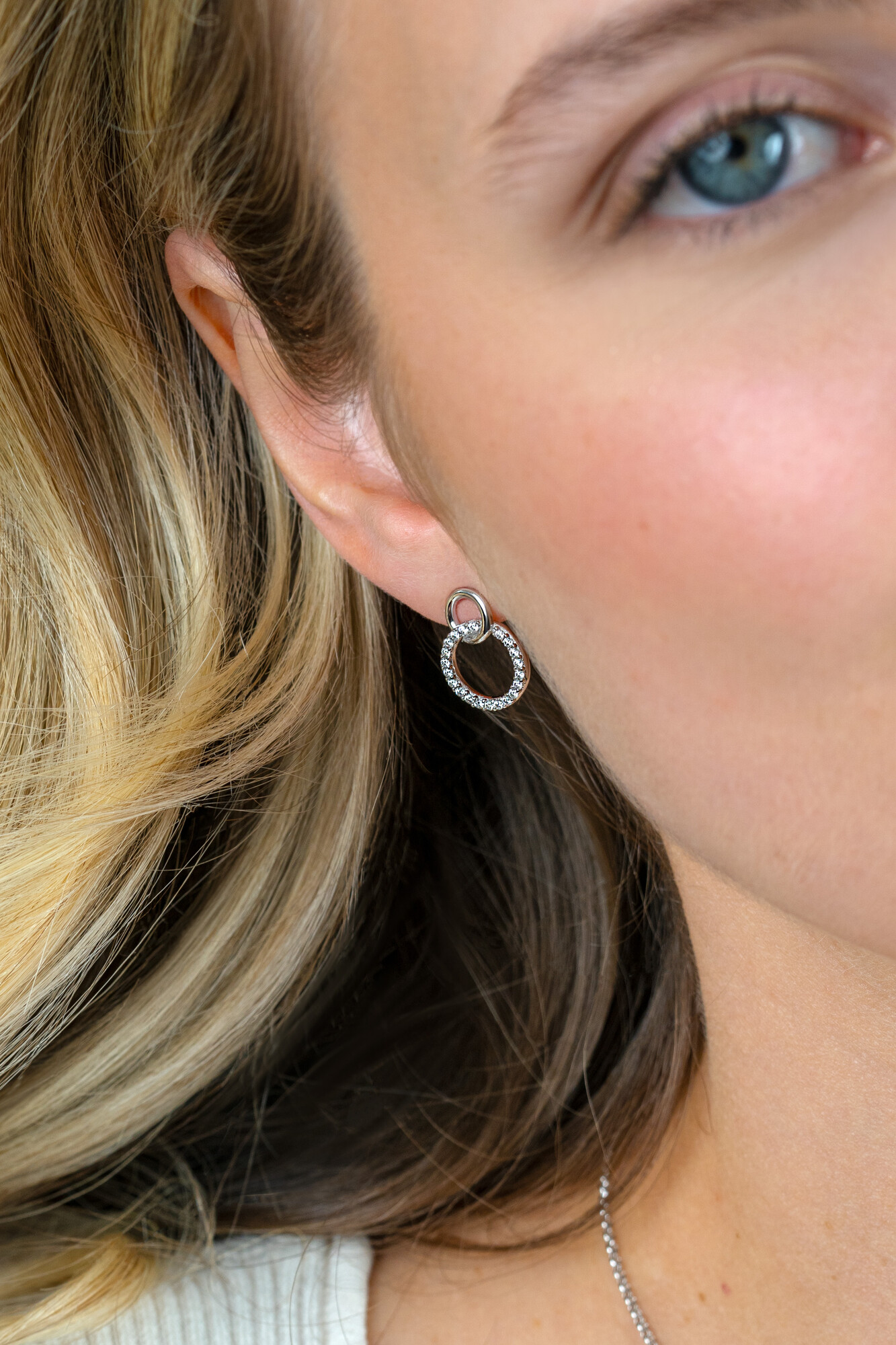 ZINZI zilveren oorknoppen 2 open rondjes verbonden wit ZIO1782
