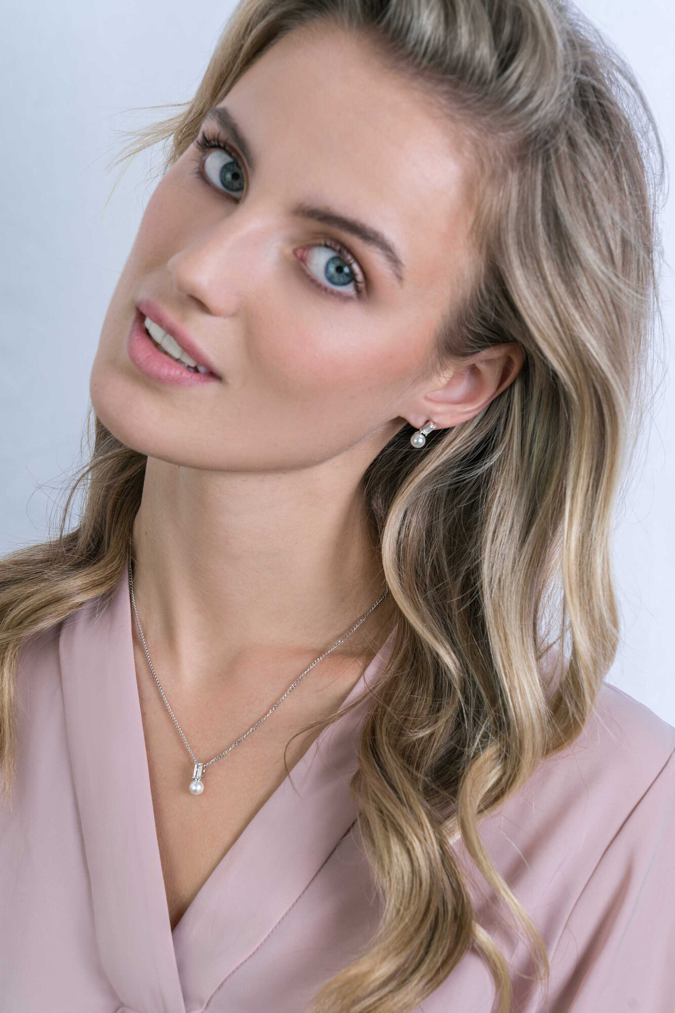 ZINZI zilveren witte parelhanger met witte baquette geslepen zirconia ZIH2135 (zonder collier)