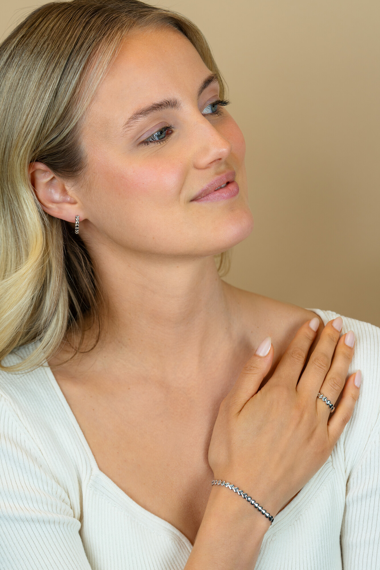 ZINZI zilveren ring hartjes rondom ZIR1798