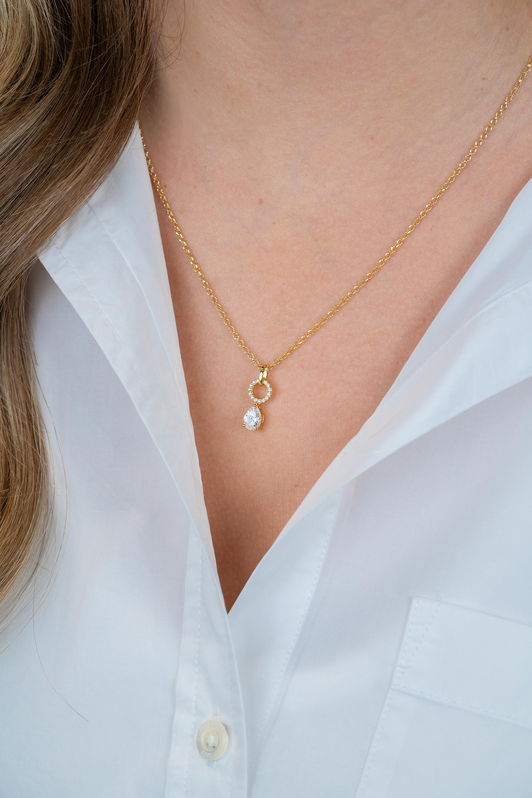 ZINZI gold plated zilveren ketting 45cm met open rondje witte zirconia's en peervormige hanger ZIC2796
